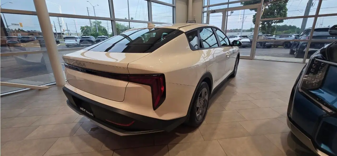 Kia K4 снимка Kia K4