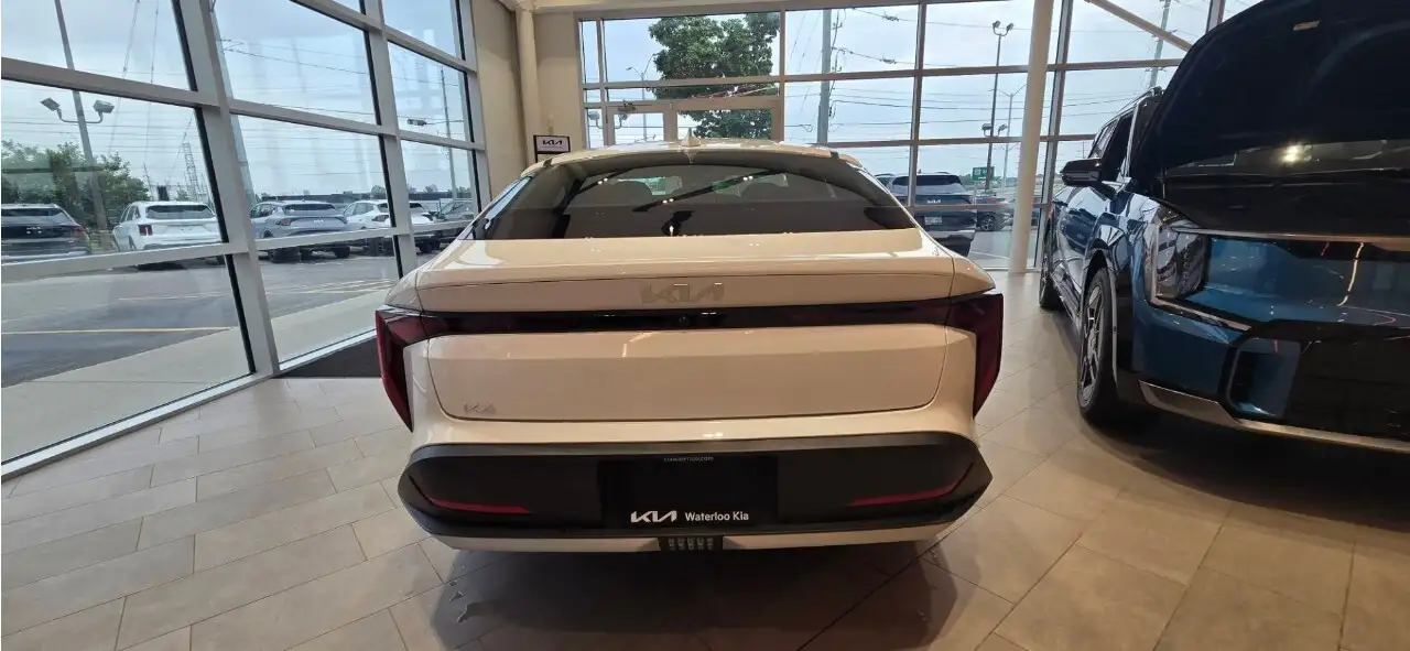 Kia K4 снимка Kia K4