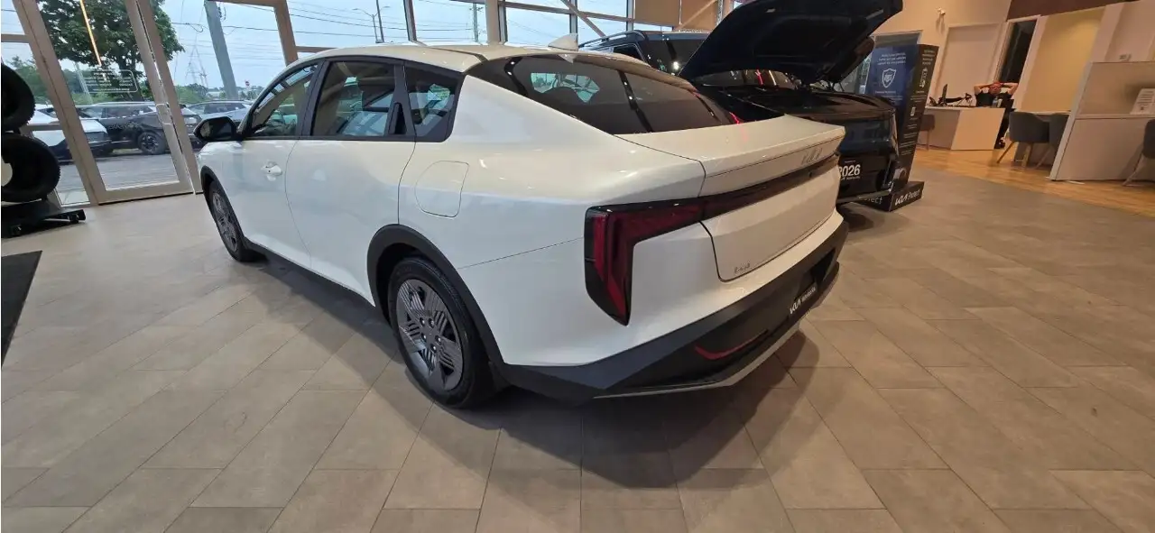 Kia K4 снимка Kia K4