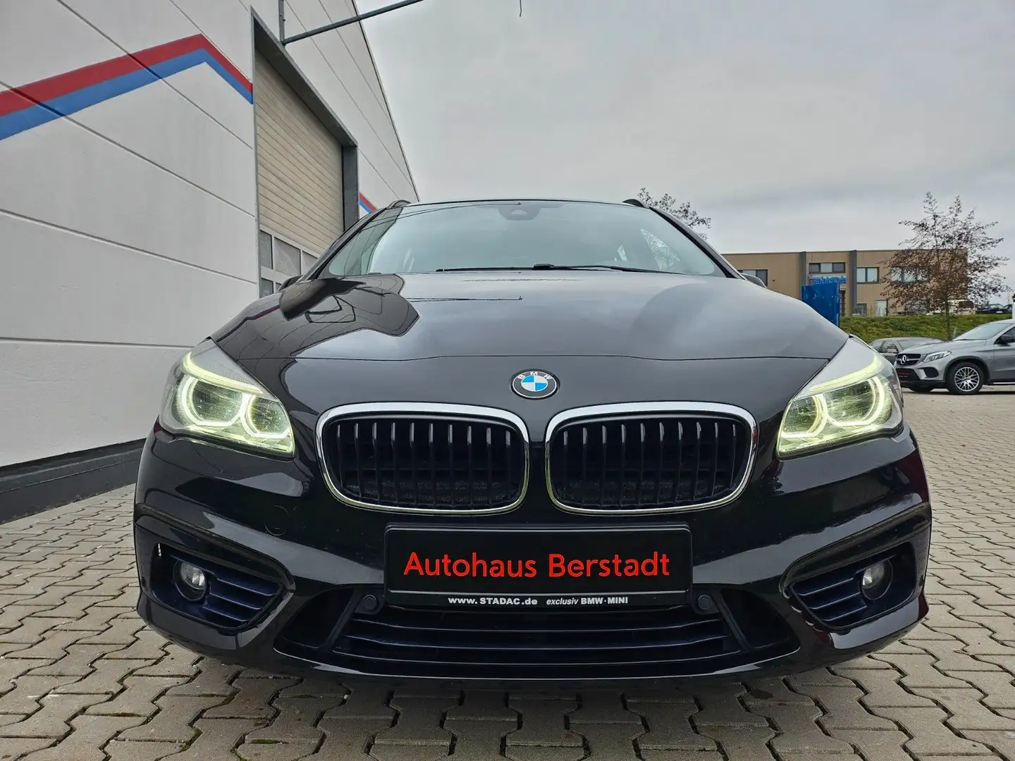 BMW 220 d Gran Tourer xDrive Sport 7Sitzer*NAVI*KAMER Zwart - 2