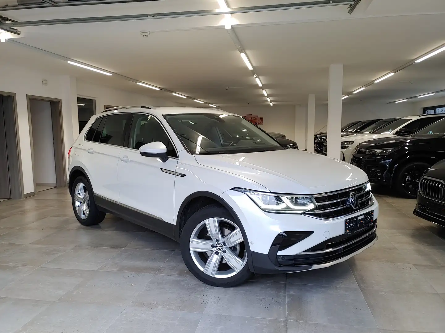 Volkswagen Tiguan 1.5 TSI DSG Elegance Navi/Matrix/Headup/AHK/ACC Weiß - 2