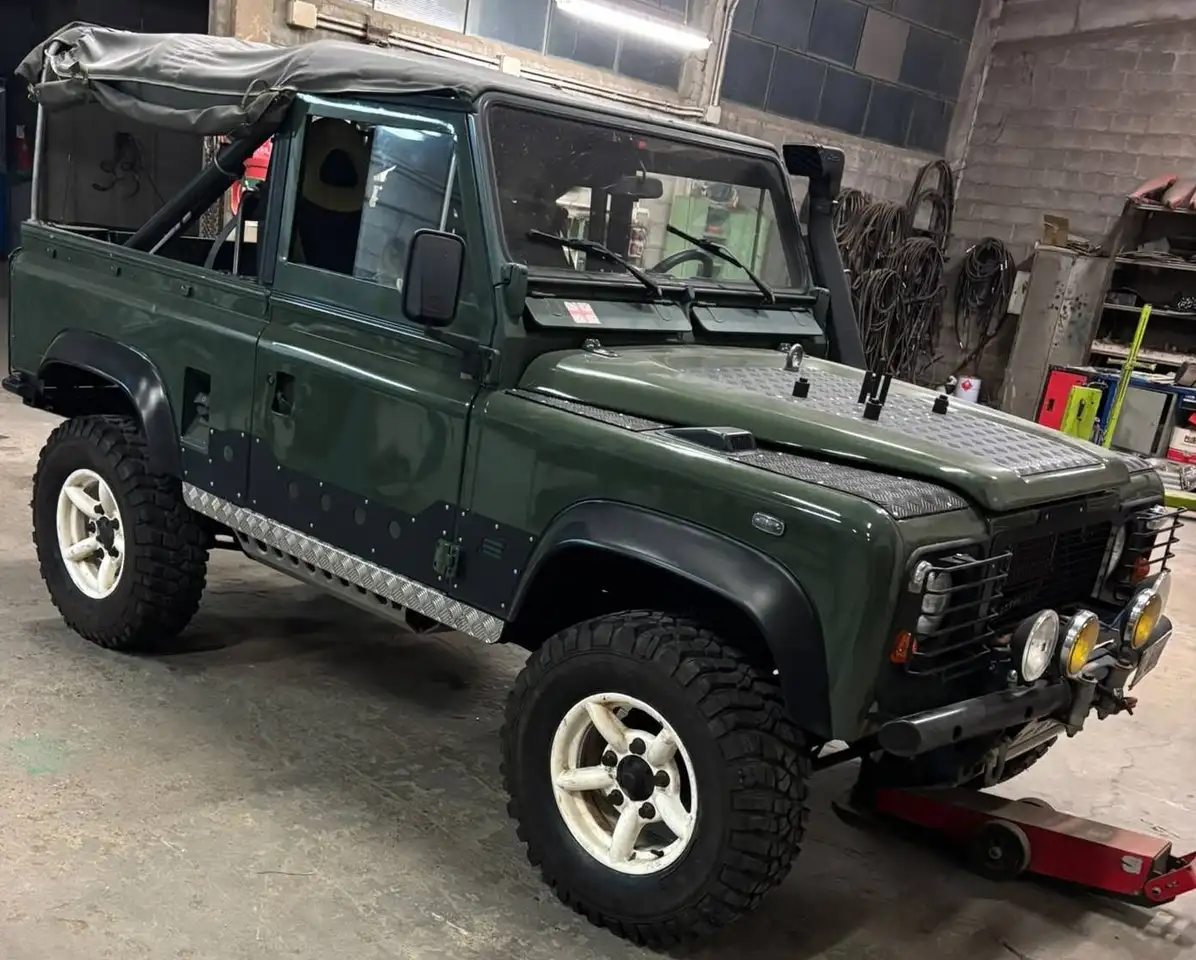 Land Rover Defender