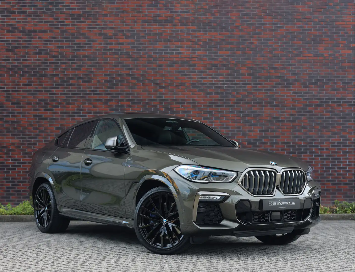 BMW X6 M50i High Executive | Manhattan - Sky - Iconic Glo Groen - 1