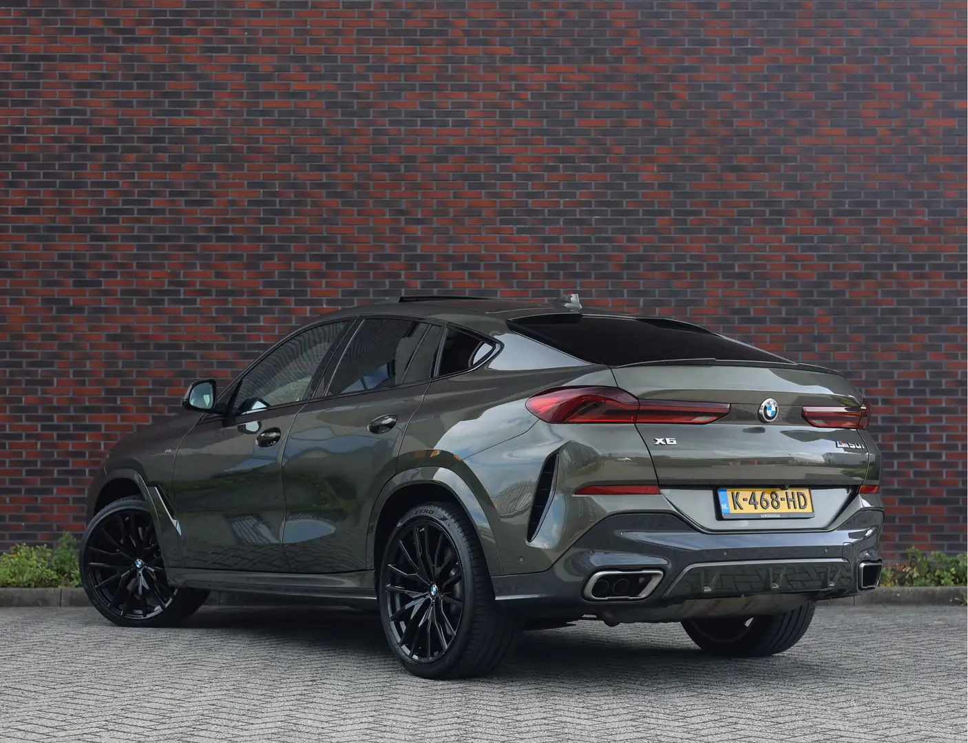 BMW X6 M50i High Executive | Manhattan - Sky - Iconic Glo Groen - 2