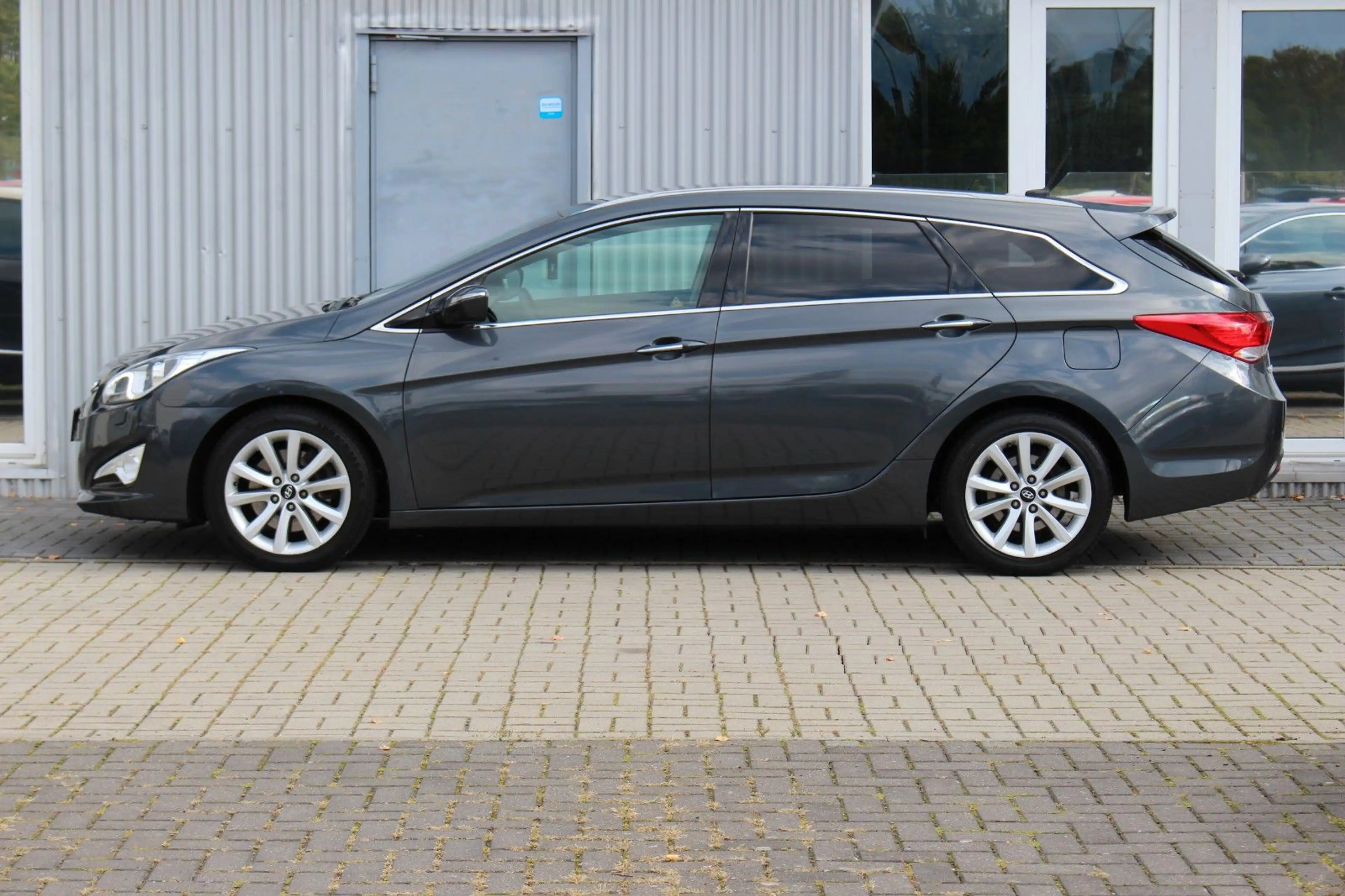 Hyundai i40 cw 2.0i Automatik Premium+Navi+Kamera+Xenon — photo 5
