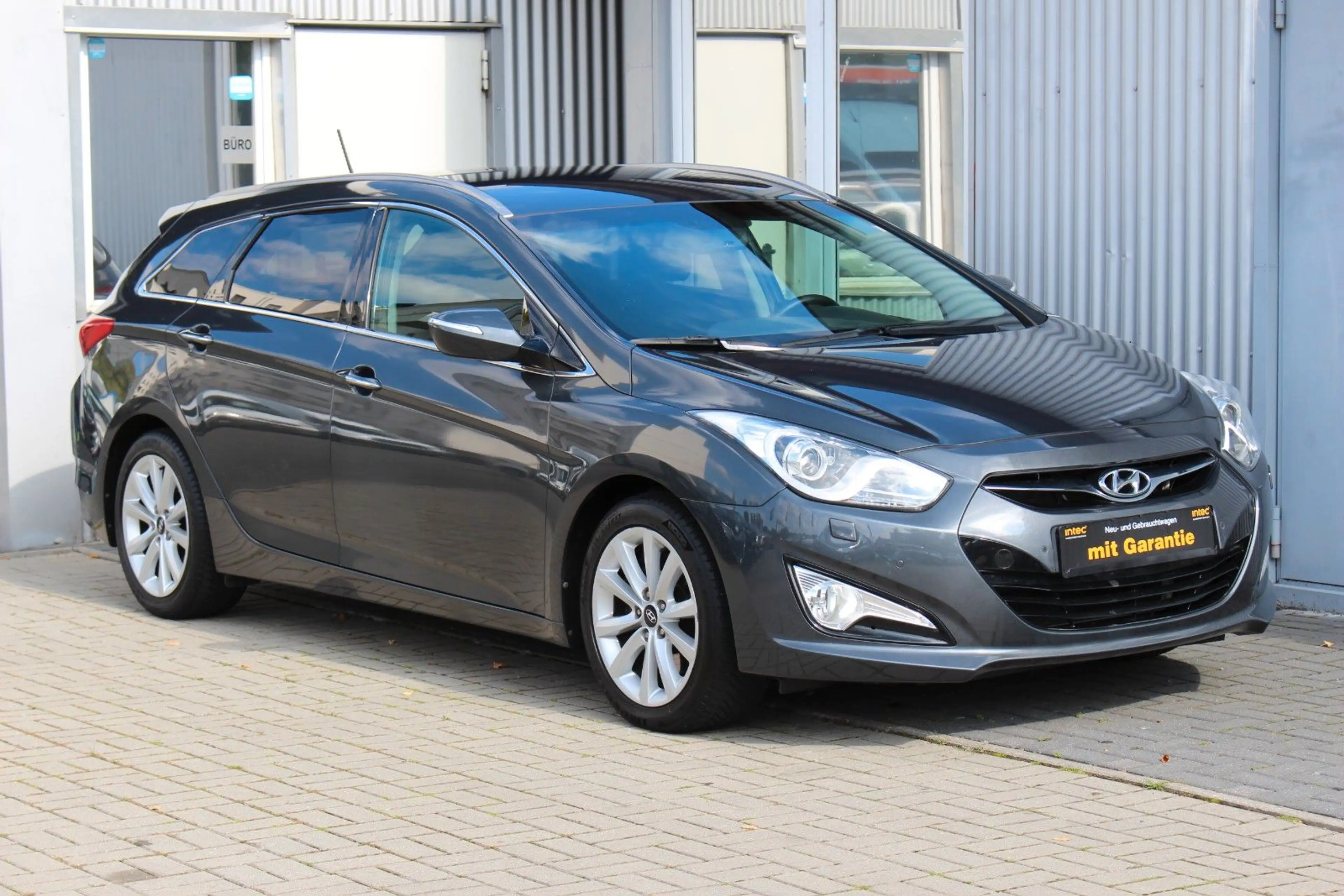 Hyundai i40 cw 2.0i Automatik Premium+Navi+Kamera+Xenon — photo 3
