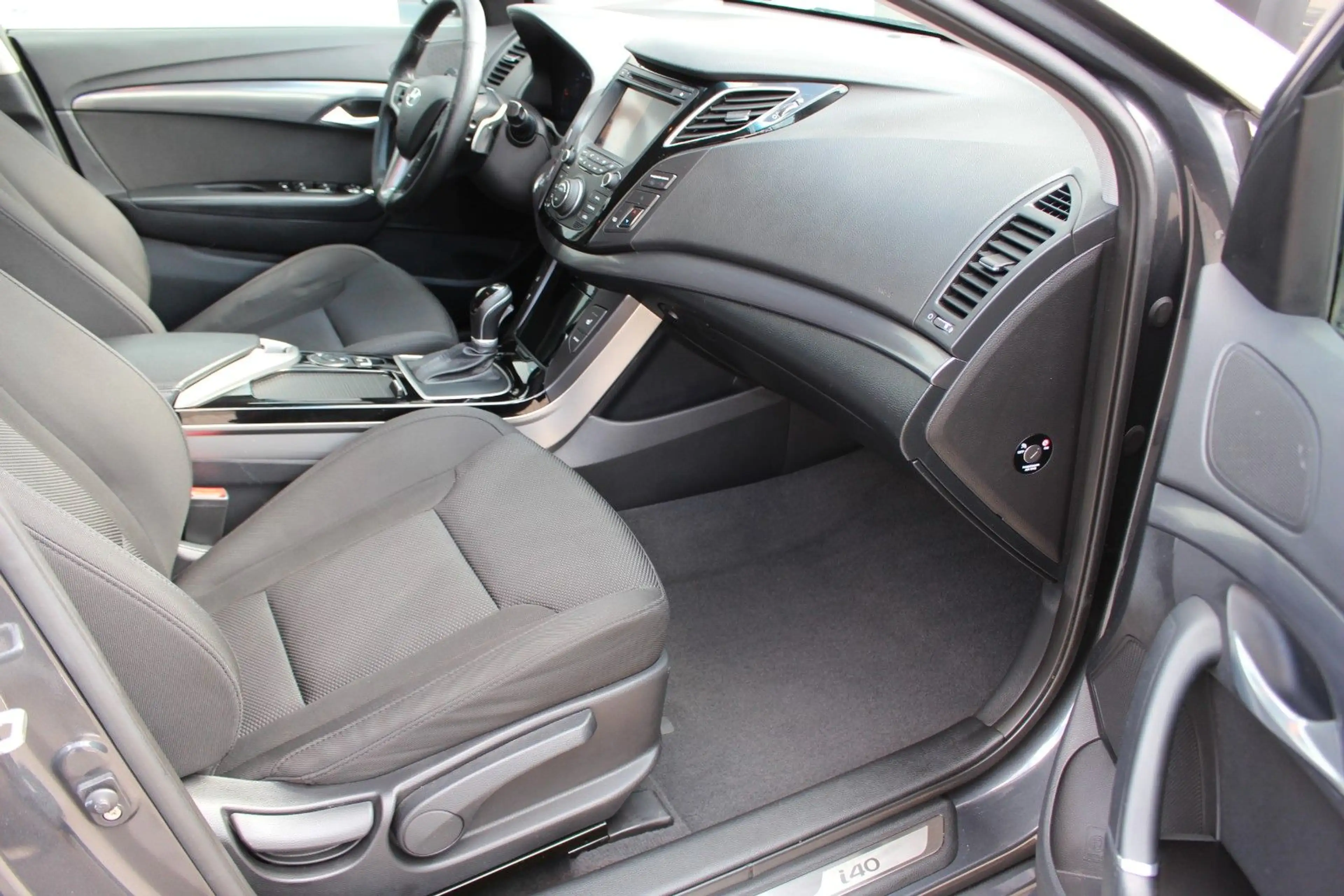 Hyundai i40 cw 2.0i Automatik Premium+Navi+Kamera+Xenon — photo 14