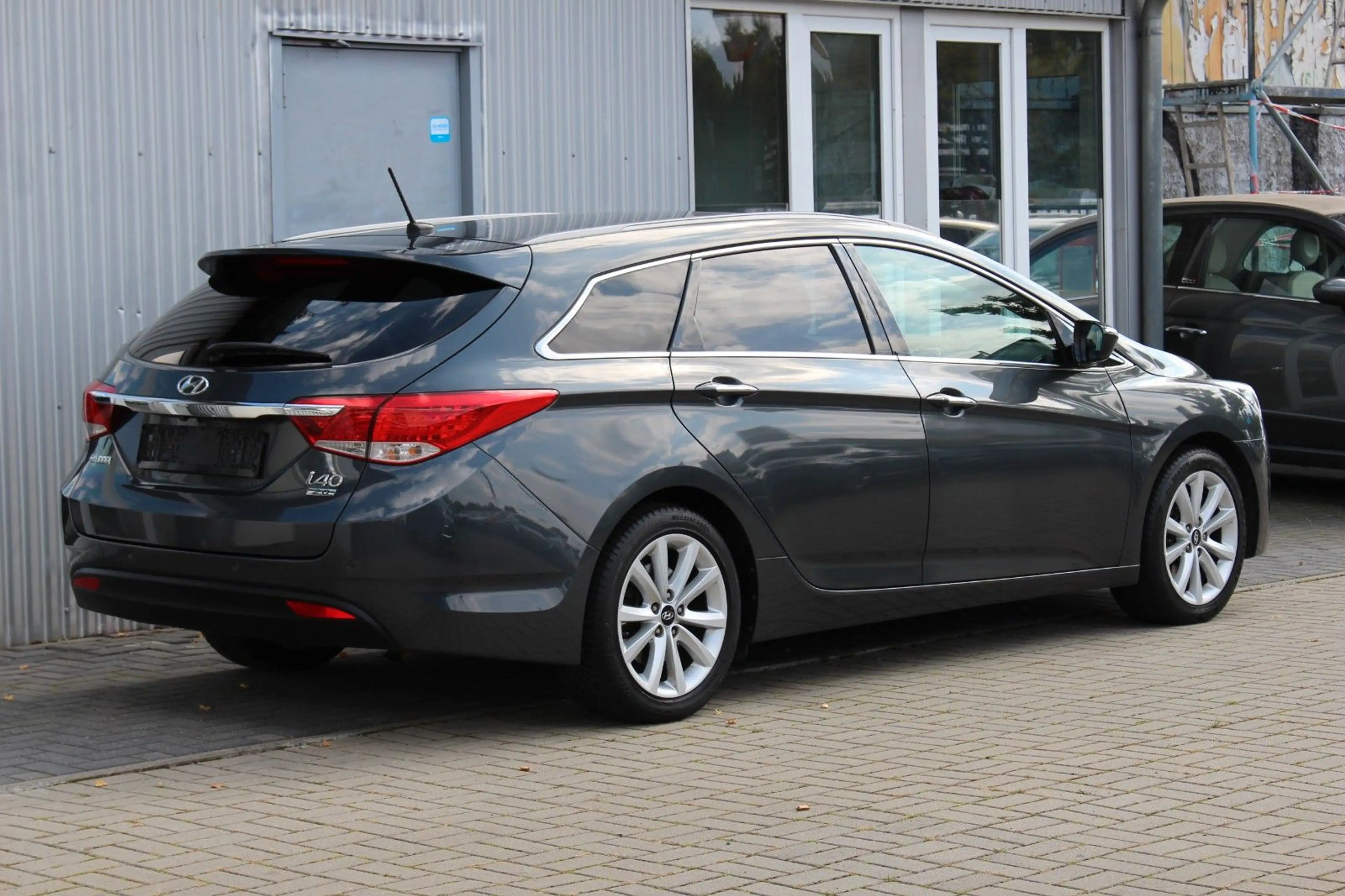 Hyundai i40 cw 2.0i Automatik Premium+Navi+Kamera+Xenon — photo 2