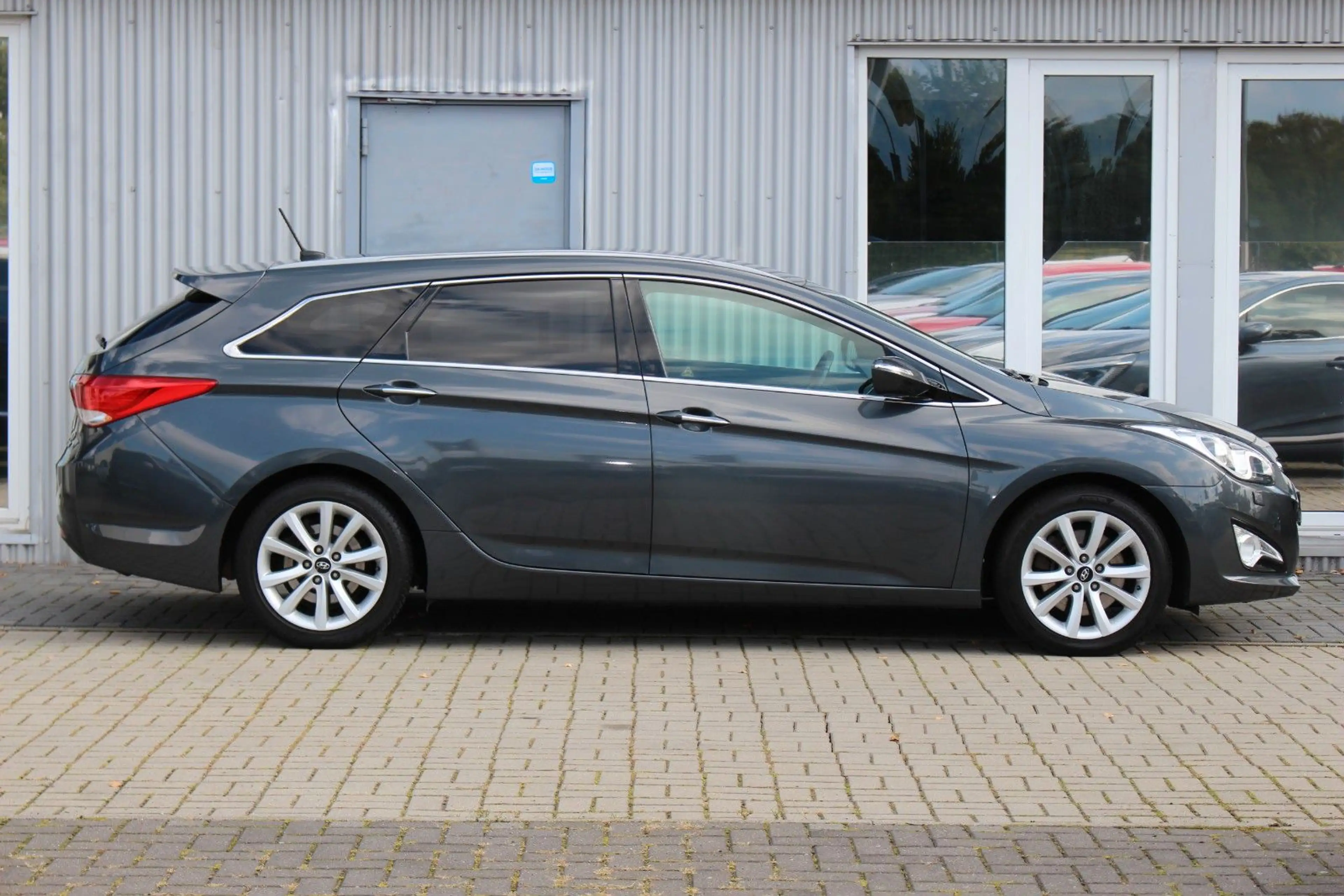 Hyundai i40 cw 2.0i Automatik Premium+Navi+Kamera+Xenon — photo 6