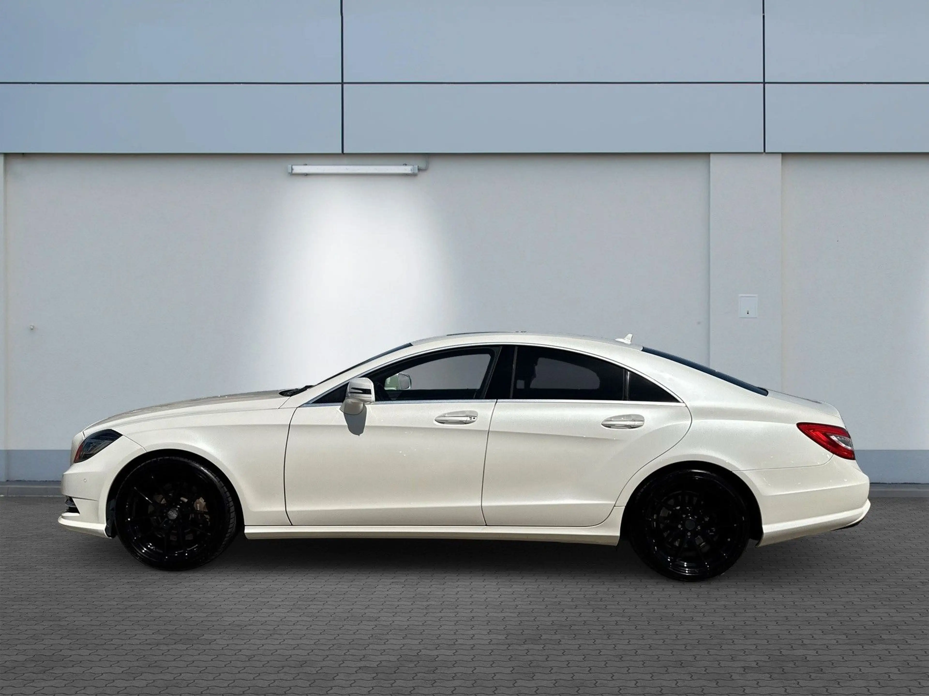 Mercedes-Benz CLS 350 *MEM*KAM*ACC*PDC* — photo 4