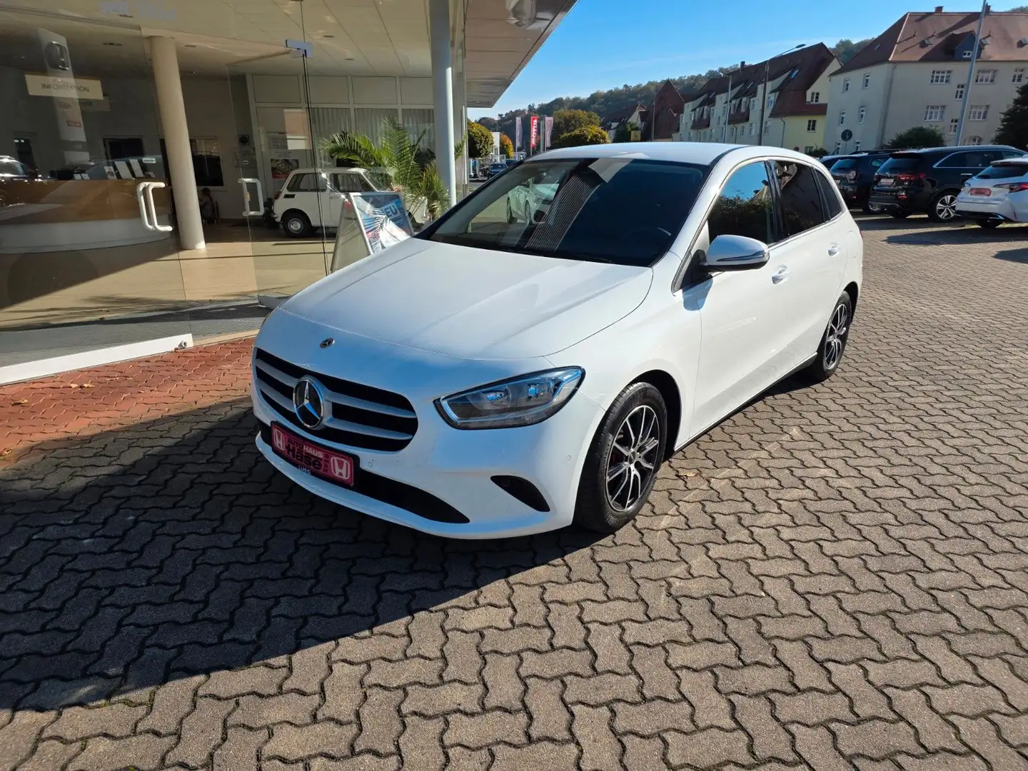 Mercedes-Benz B 180 NAVIGATION+Parkassistent+Infotainment Weiß - 2