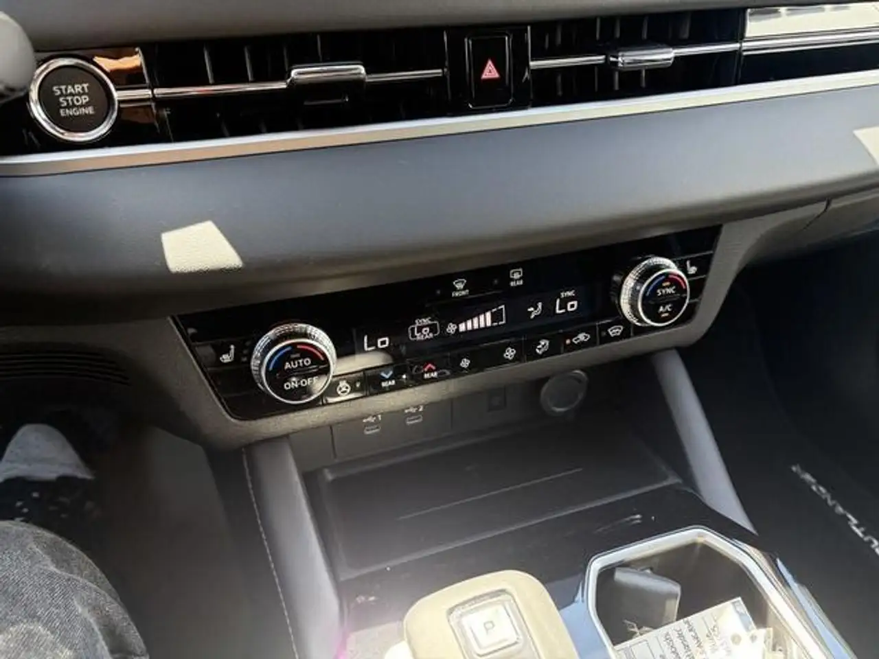 Mitsubishi Outlander снимка Mitsubishi Outlander