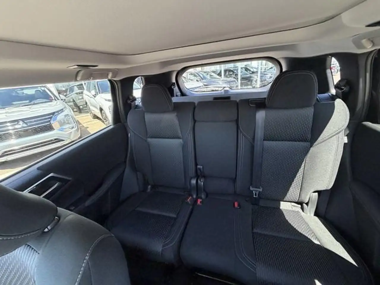 Mitsubishi Outlander снимка Mitsubishi Outlander