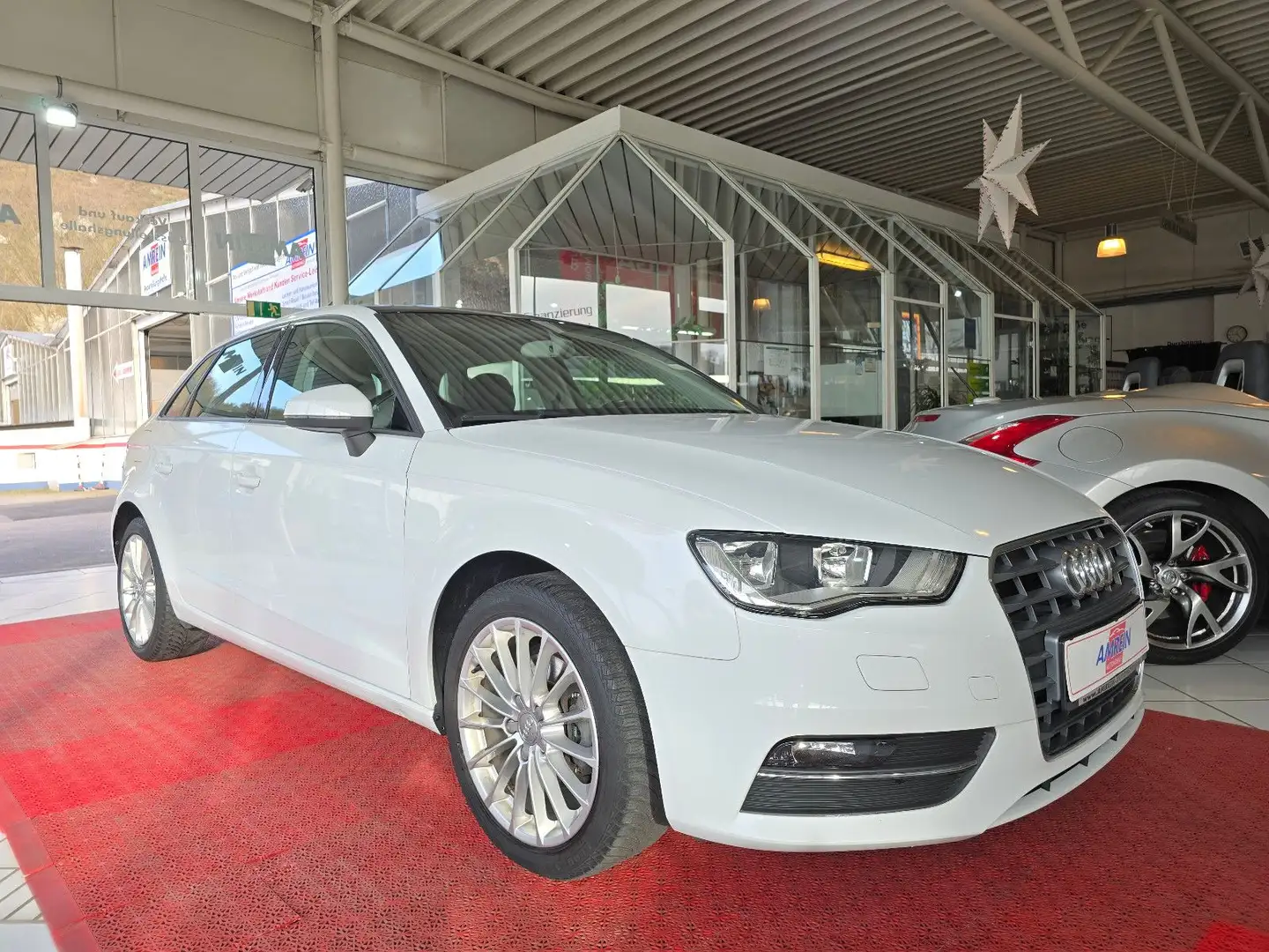 Audi A3 Sportback ultra SPORTFAHRWERK+PANO+NAVI+SHZ+ Weiß - 1