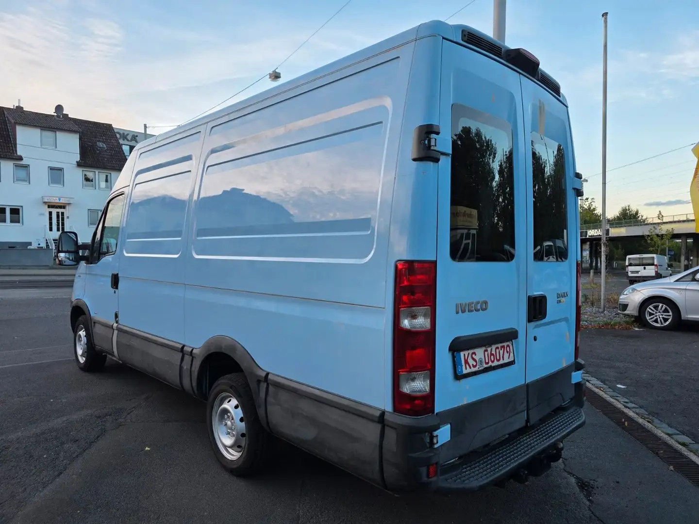 Iveco Iveco Daily 2.3 Diesel 35 C Blau - 2