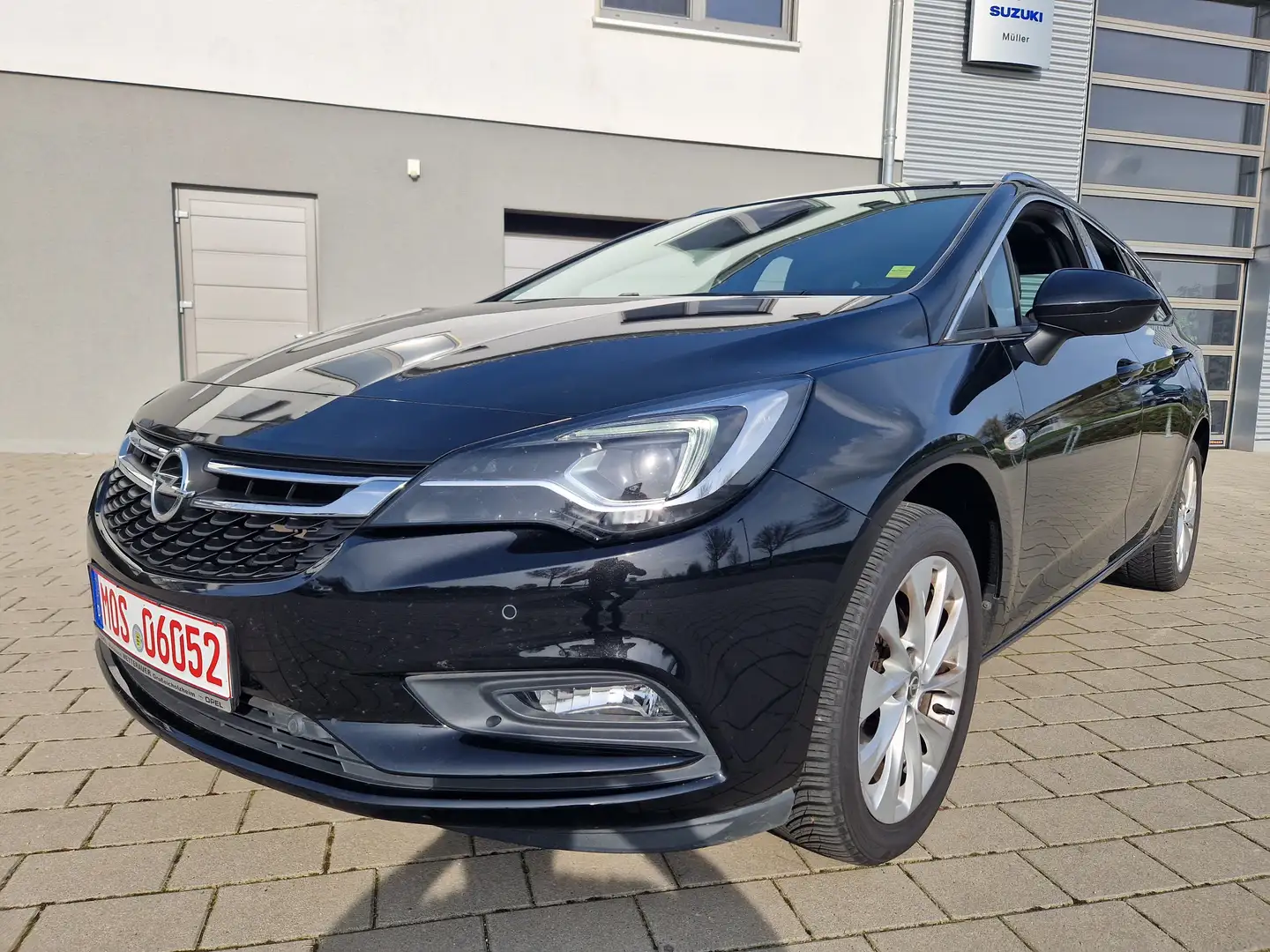 Opel Astra Innovation Verkauf nur an Händler Černá - 1