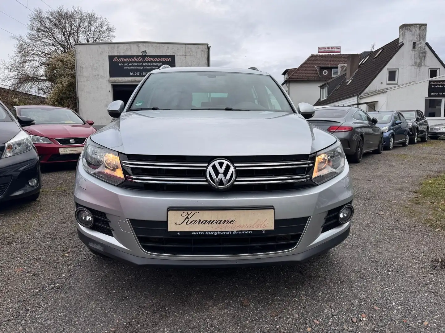 Volkswagen Tiguan Lounge Sport & Style BMT*Navi*R-CAM*2.HD* Zilver - 2
