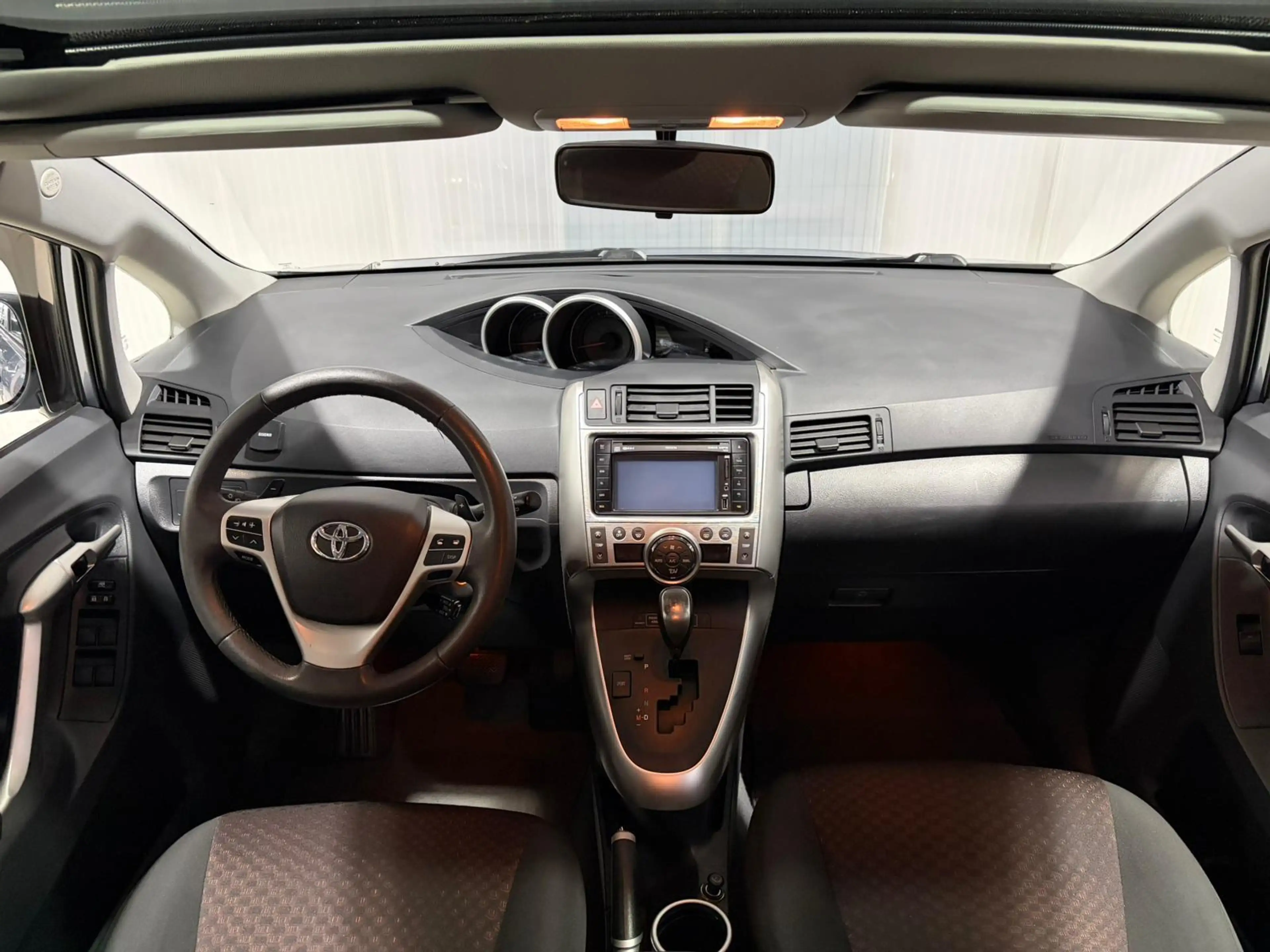 Toyota Verso 1.8 VVT-i Business 7p. 7 Persoons, Automaat, Trekh — photo 12