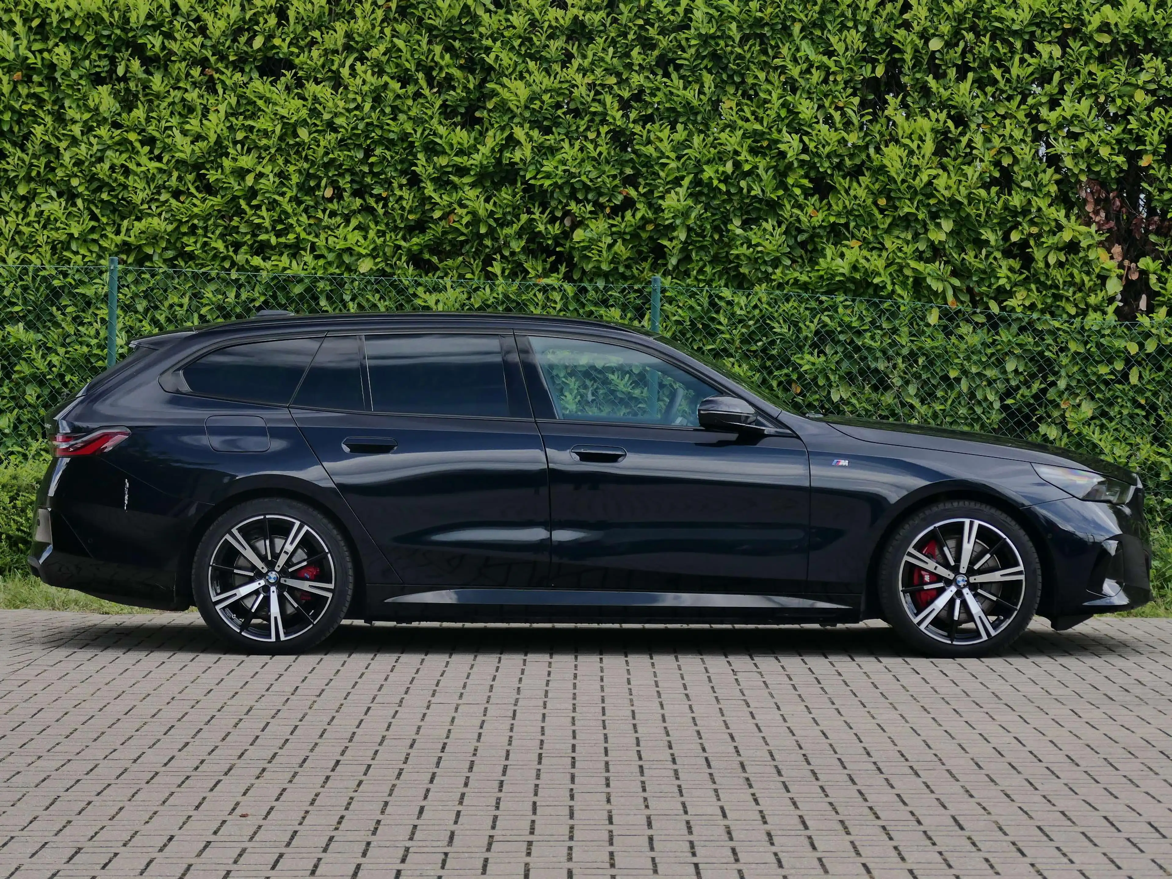 BMW i5 eDrive40 Touring M Sport PRO | PANO — photo 3