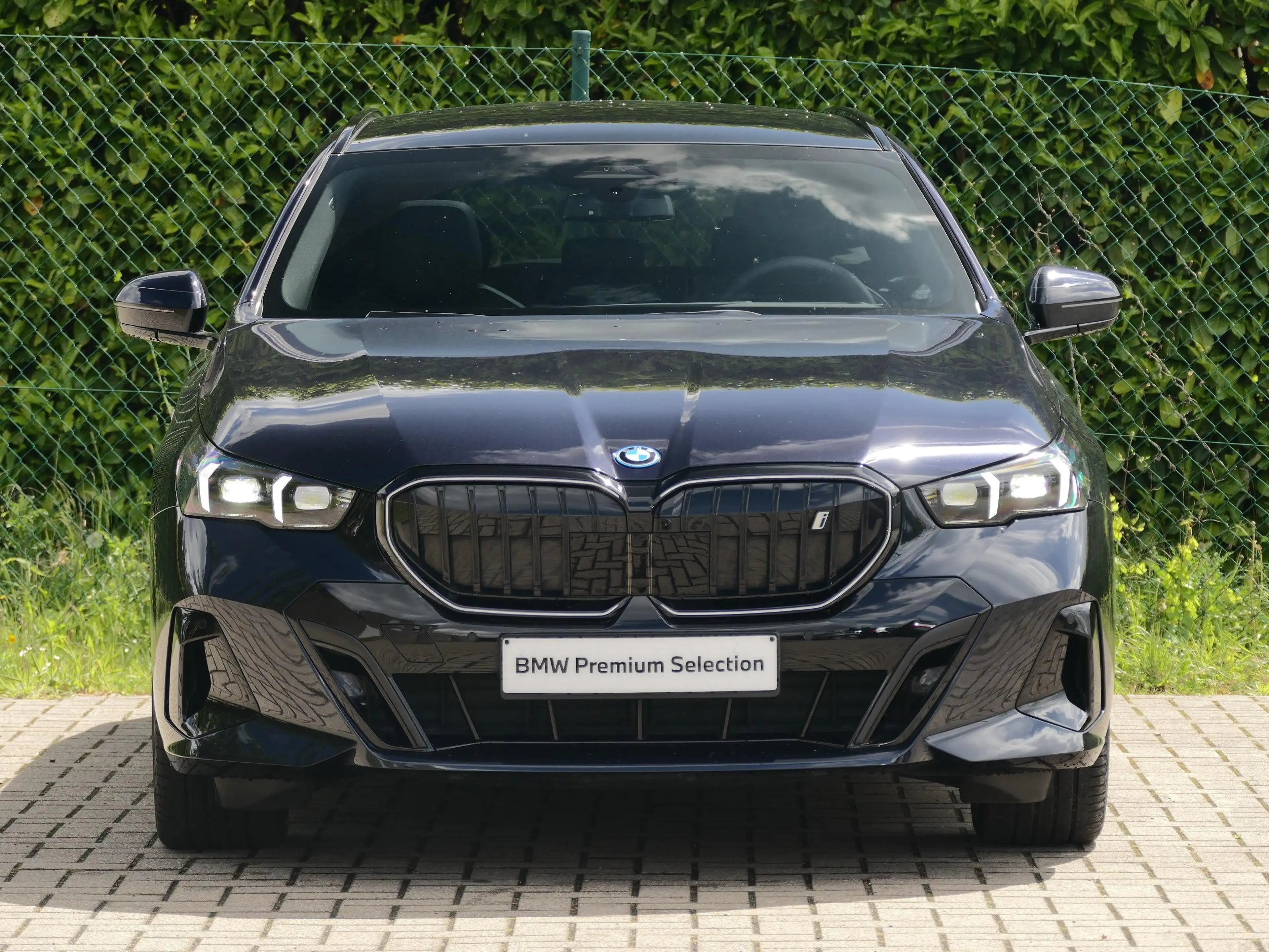 BMW i5 eDrive40 Touring M Sport PRO | PANO — photo 2