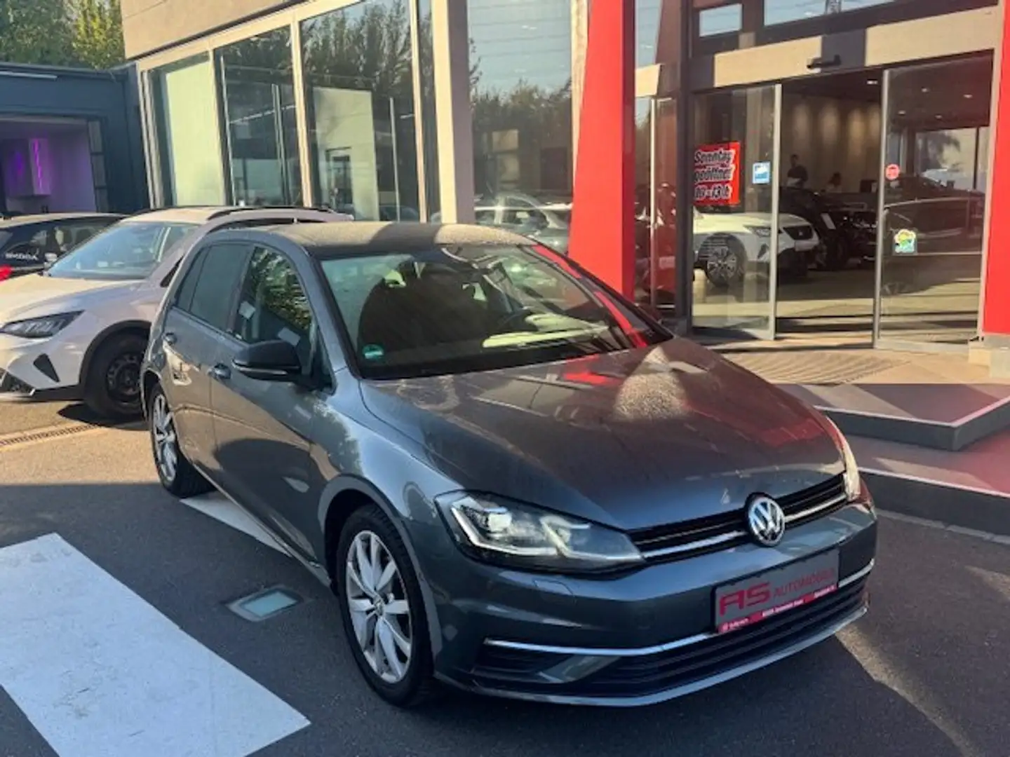 Volkswagen Golf IQ.DRIVE - Ihr SEAT Vertragshändler Grau - 1