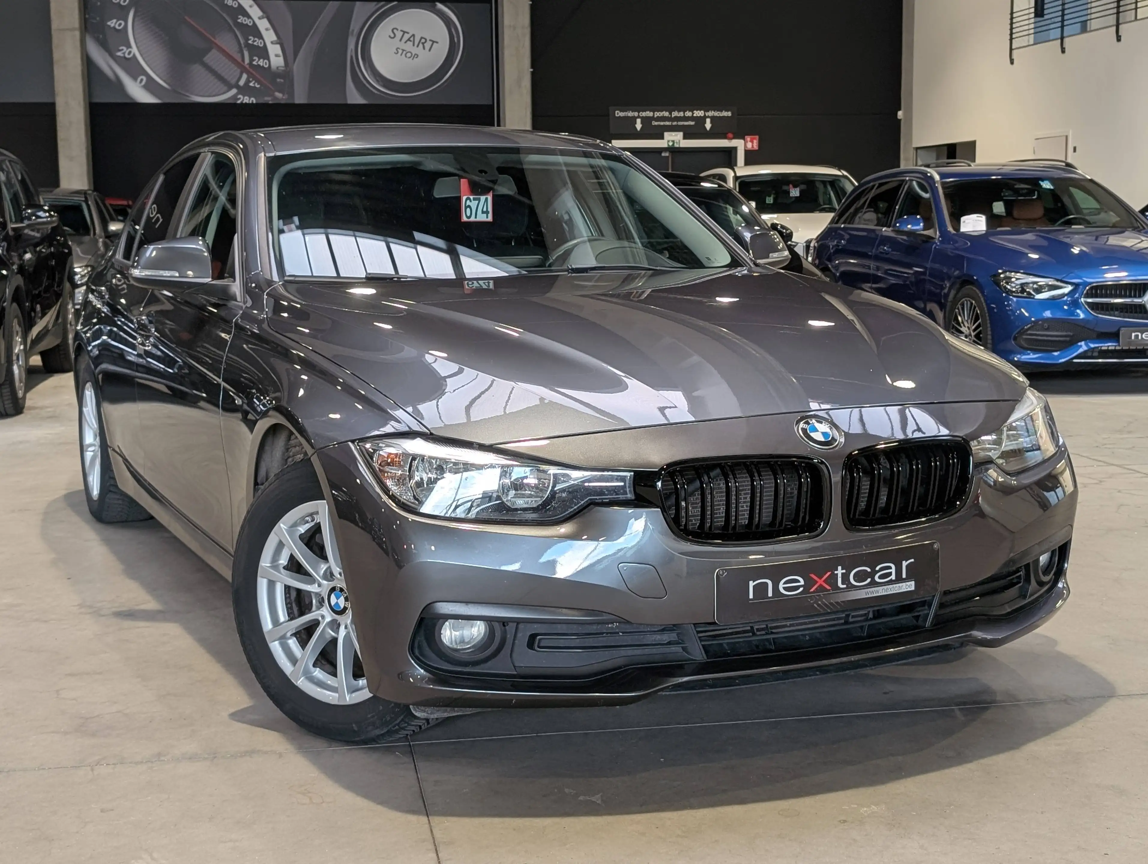BMW 318 d Berline 150 *TISSUS SPORT-H&K-NAVI-PDC-SIEGES CHAUFFANTS* — photo 2