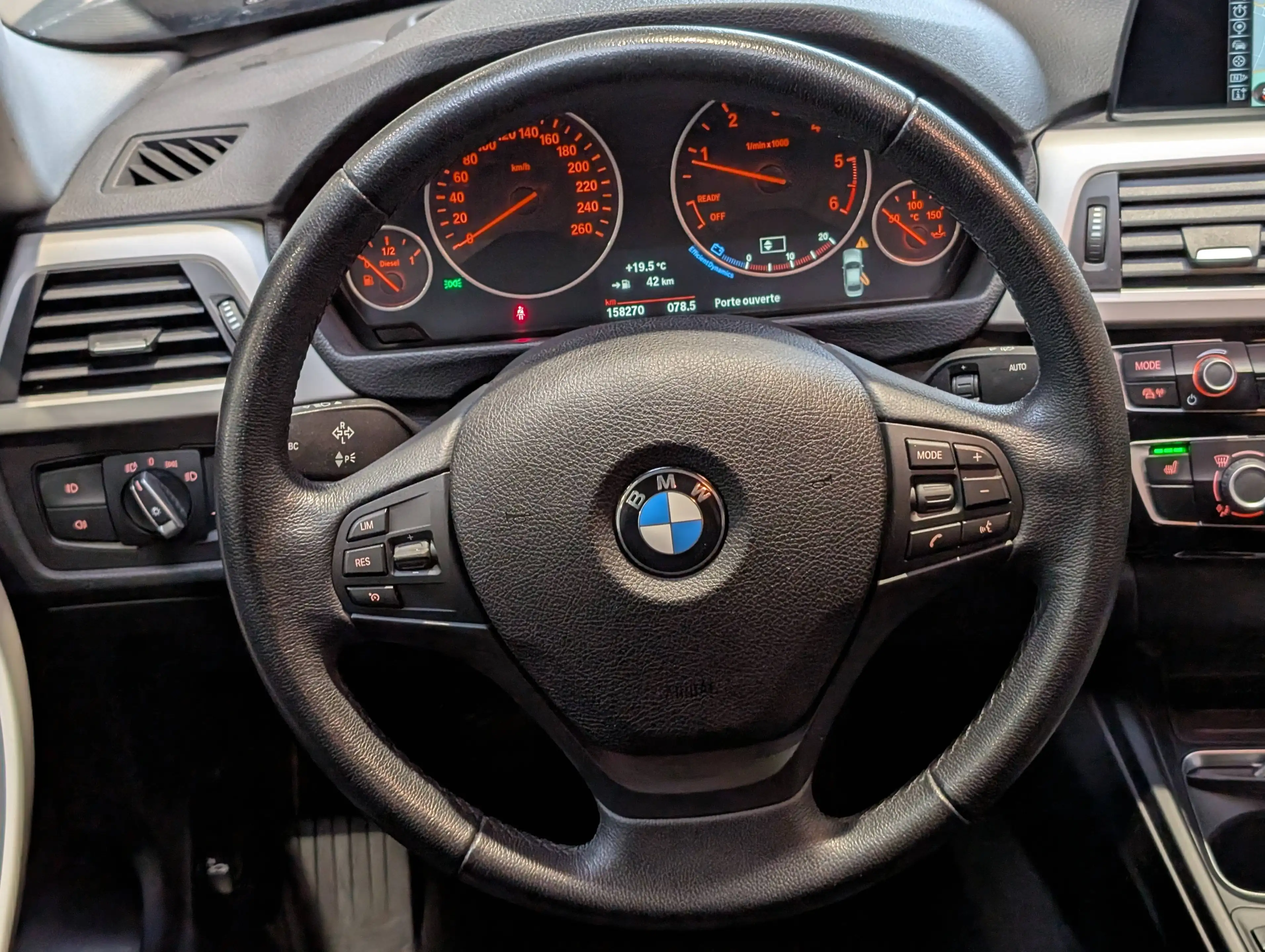 BMW 318 d Berline 150 *TISSUS SPORT-H&K-NAVI-PDC-SIEGES CHAUFFANTS* — photo 8