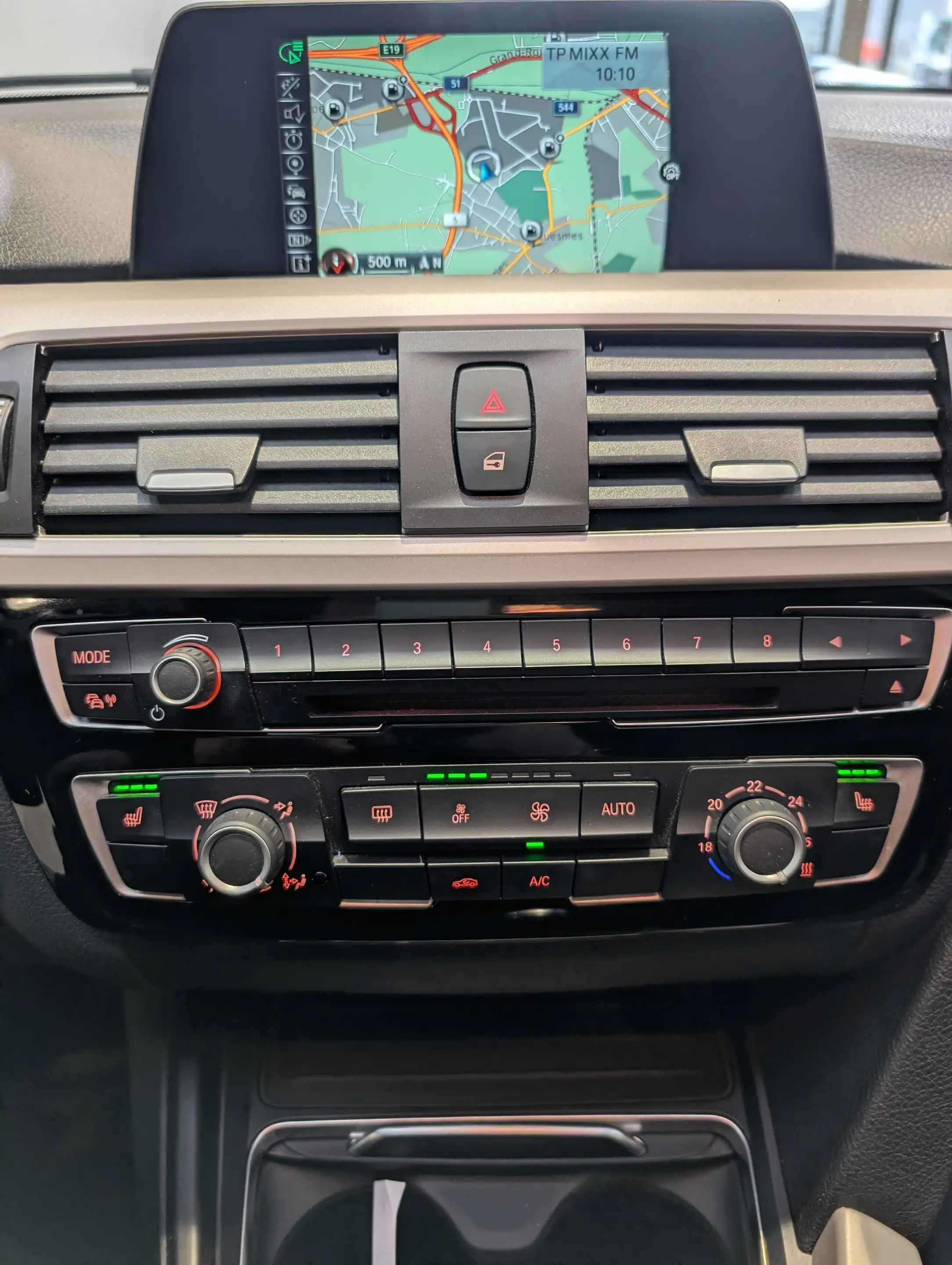 BMW 318 d Berline 150 *TISSUS SPORT-H&K-NAVI-PDC-SIEGES CHAUFFANTS* — photo 11