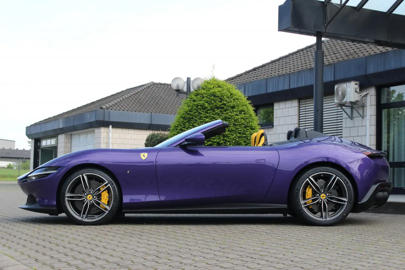 Ferrari Roma Spider Atelier Tailer yellow Carbon 2025 Mauve - 2