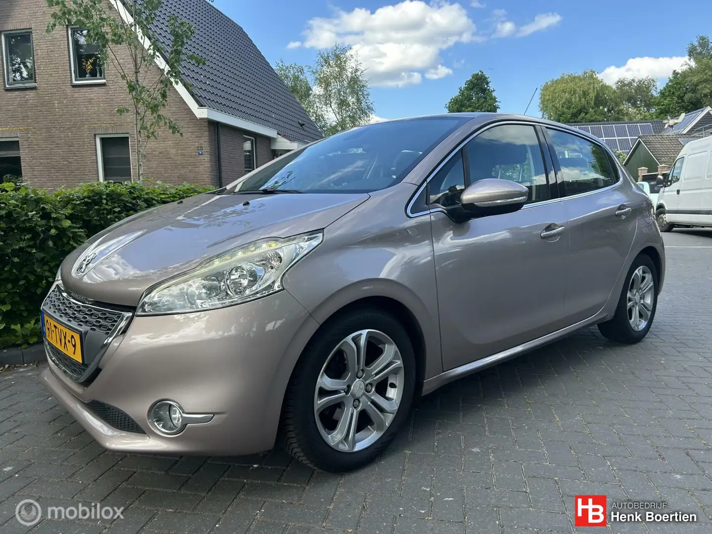 Peugeot 208 1.6 VTi Allure Grijs - 1
