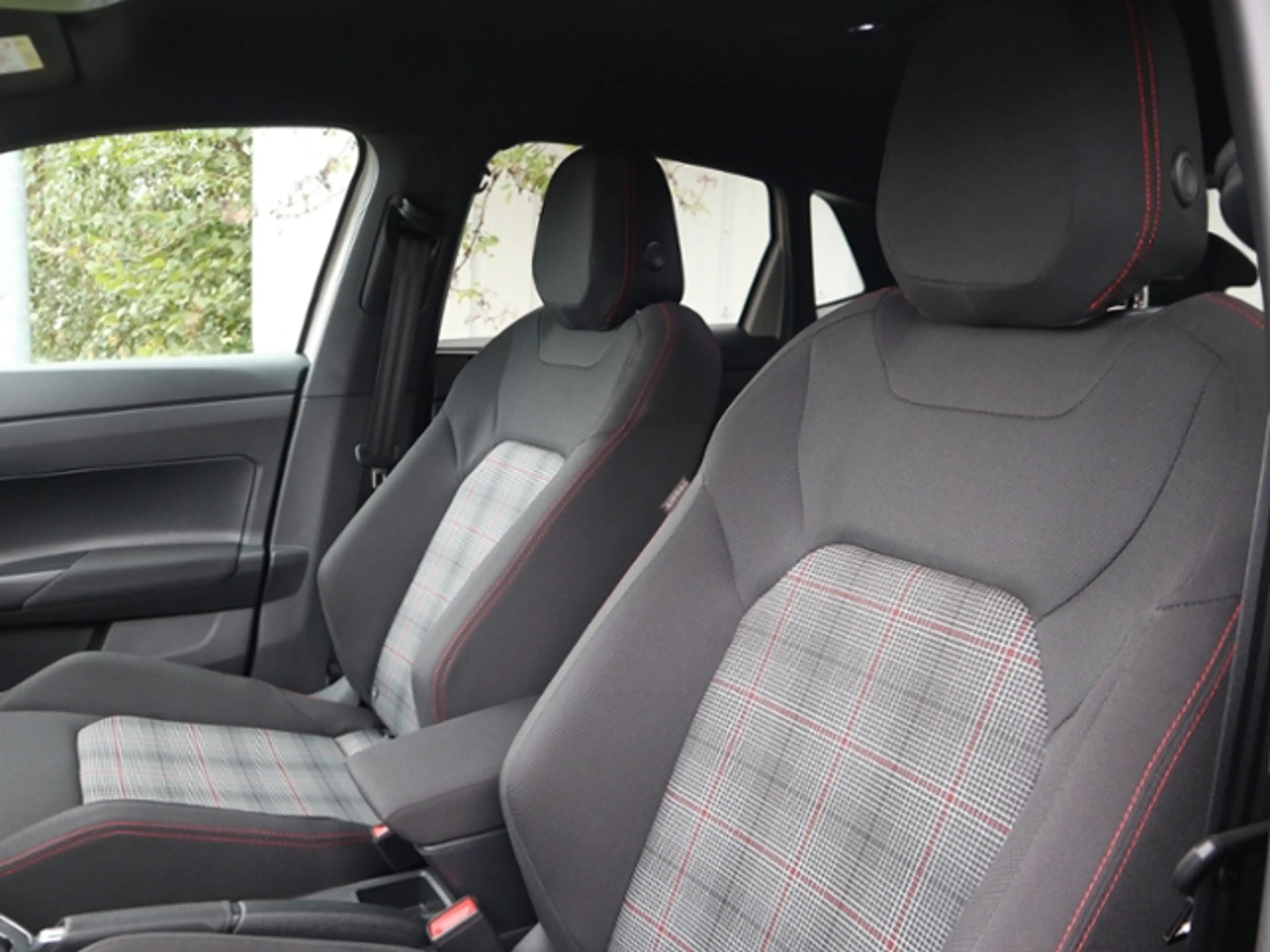 Volkswagen Polo GTI 2.0 TSI DSG ACC/LIGHTASSIST — photo 11
