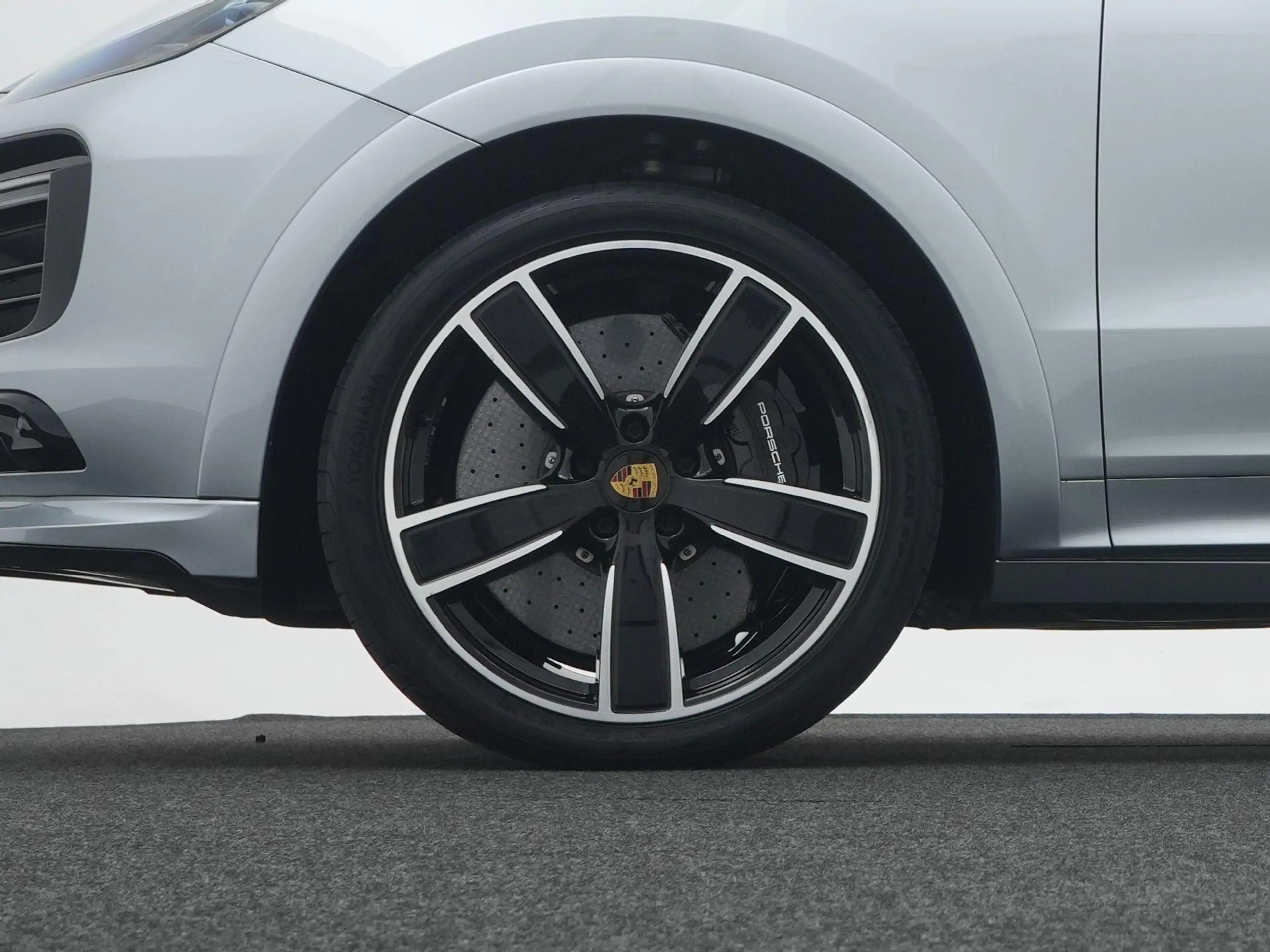 Porsche Cayenne Turbo S E-Hybrid — photo 9