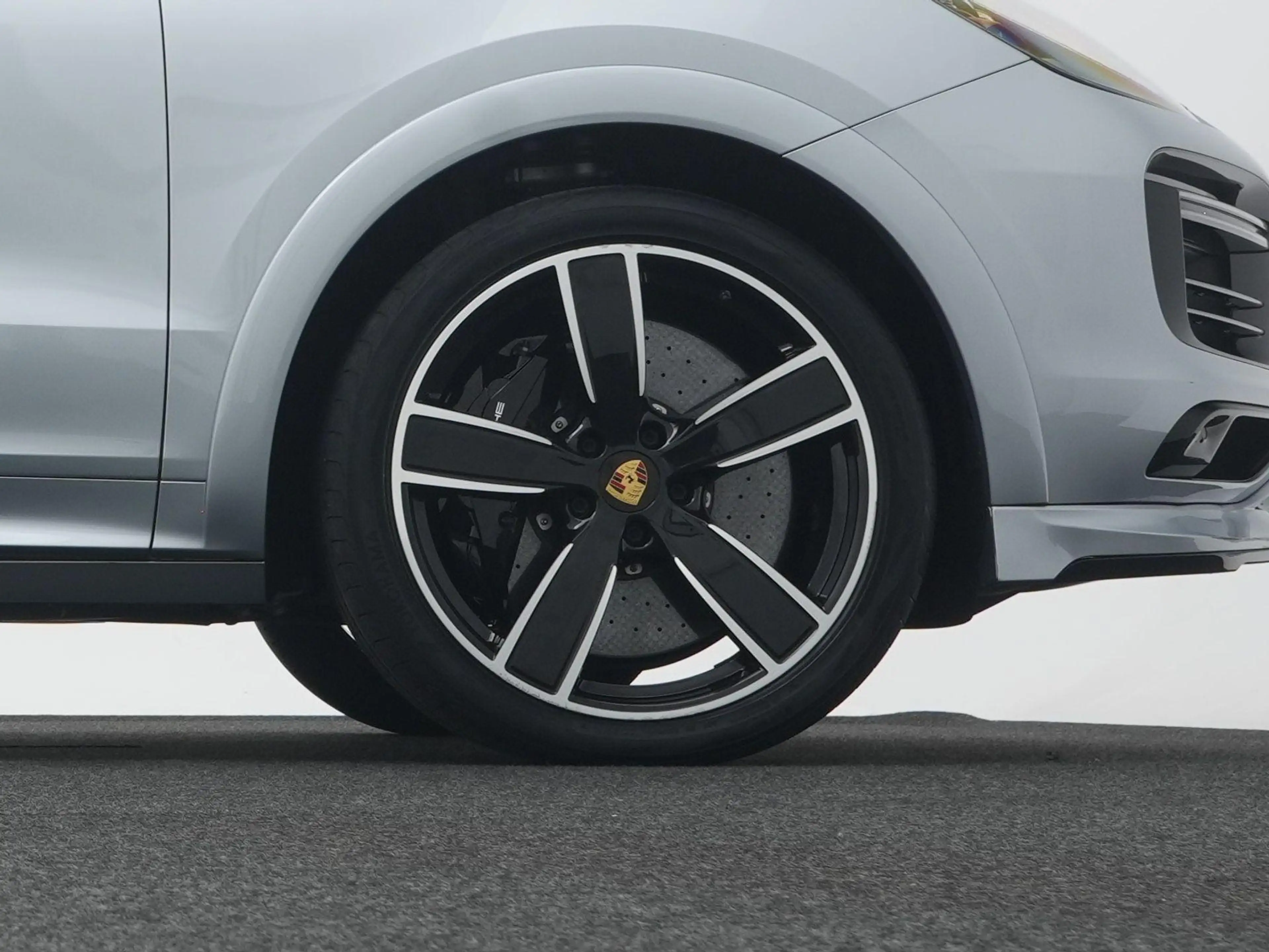 Porsche Cayenne Turbo S E-Hybrid — photo 12