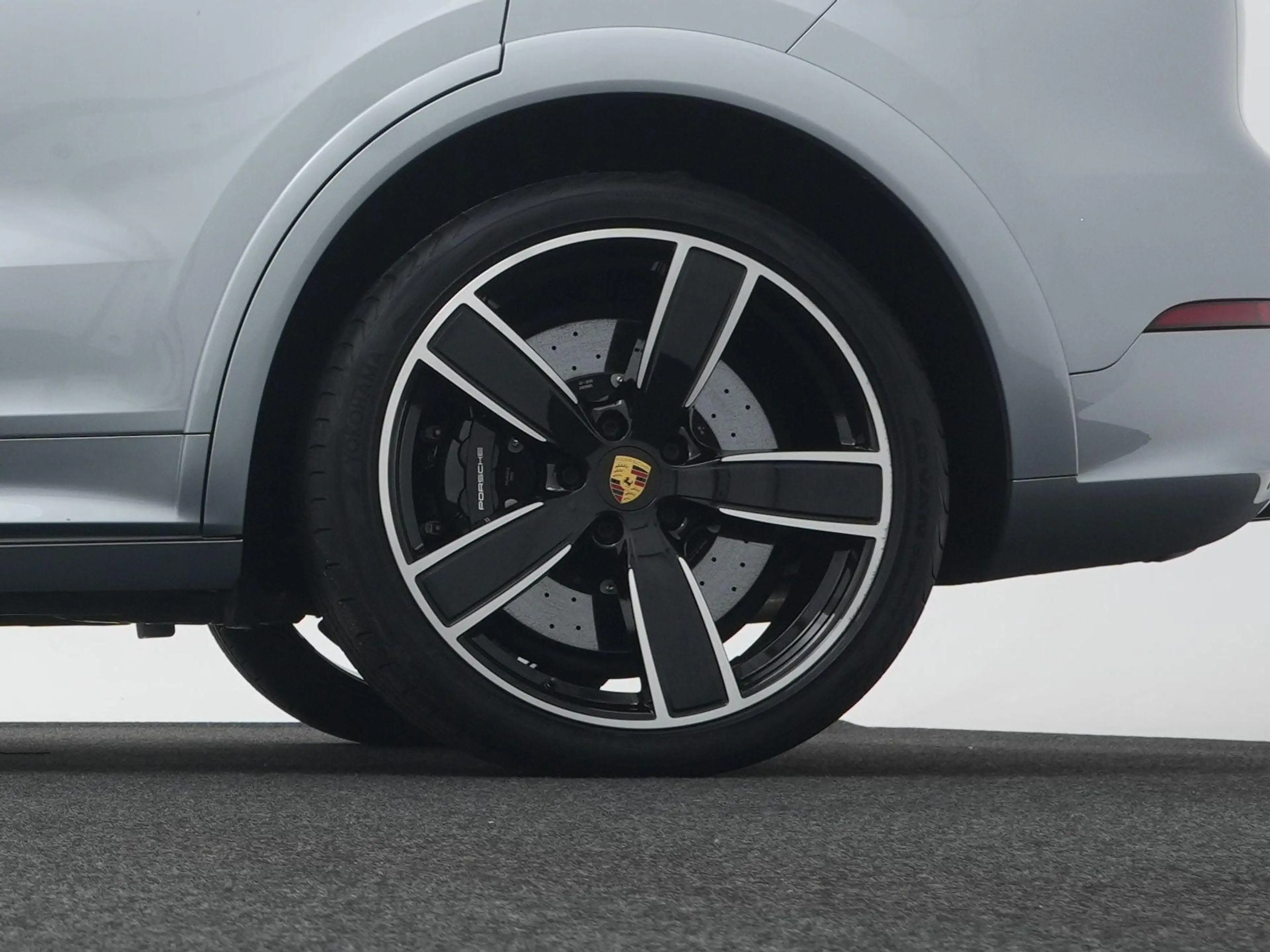 Porsche Cayenne Turbo S E-Hybrid — photo 10