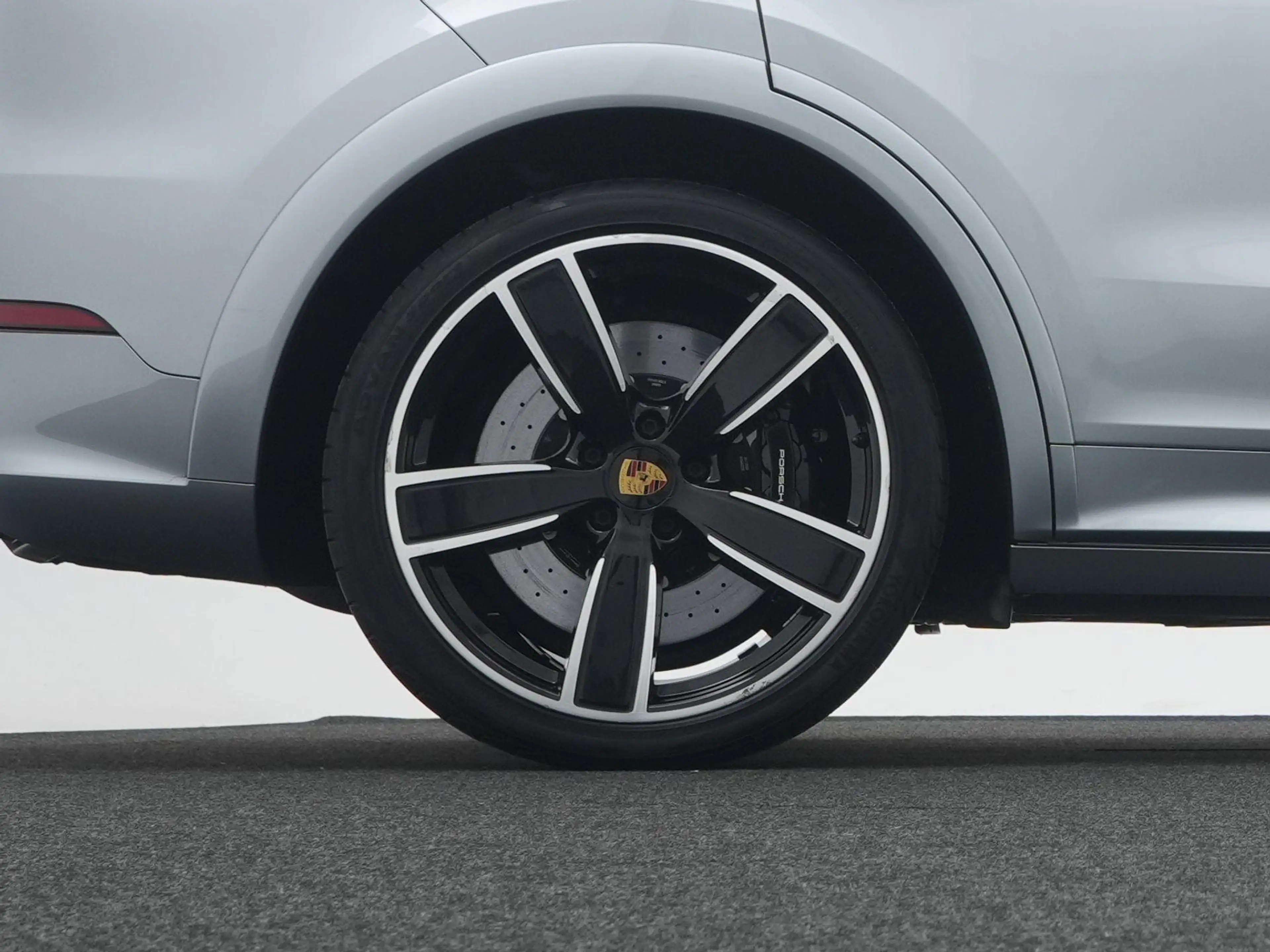 Porsche Cayenne Turbo S E-Hybrid — photo 11