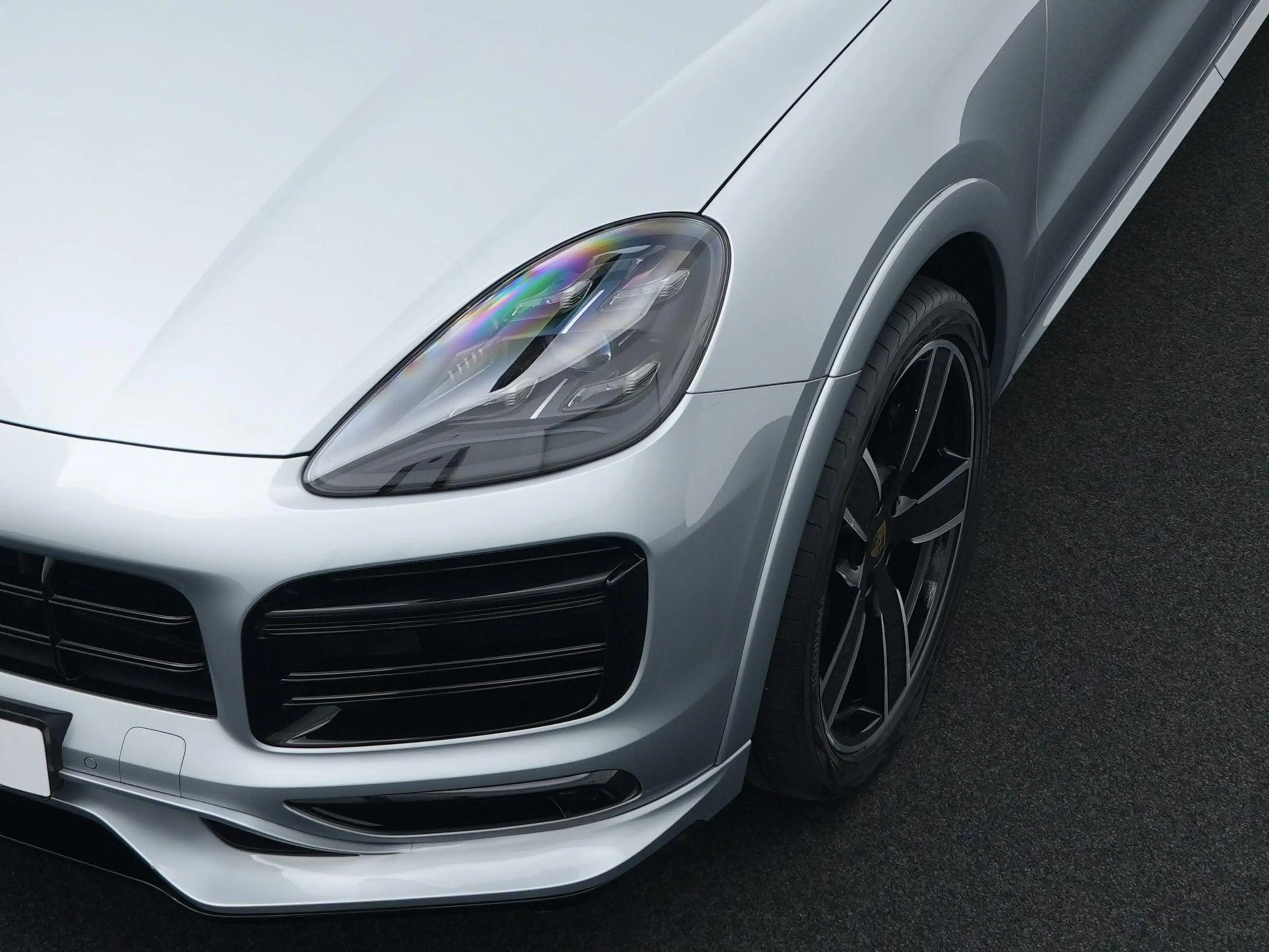 Porsche Cayenne Turbo S E-Hybrid — photo 13