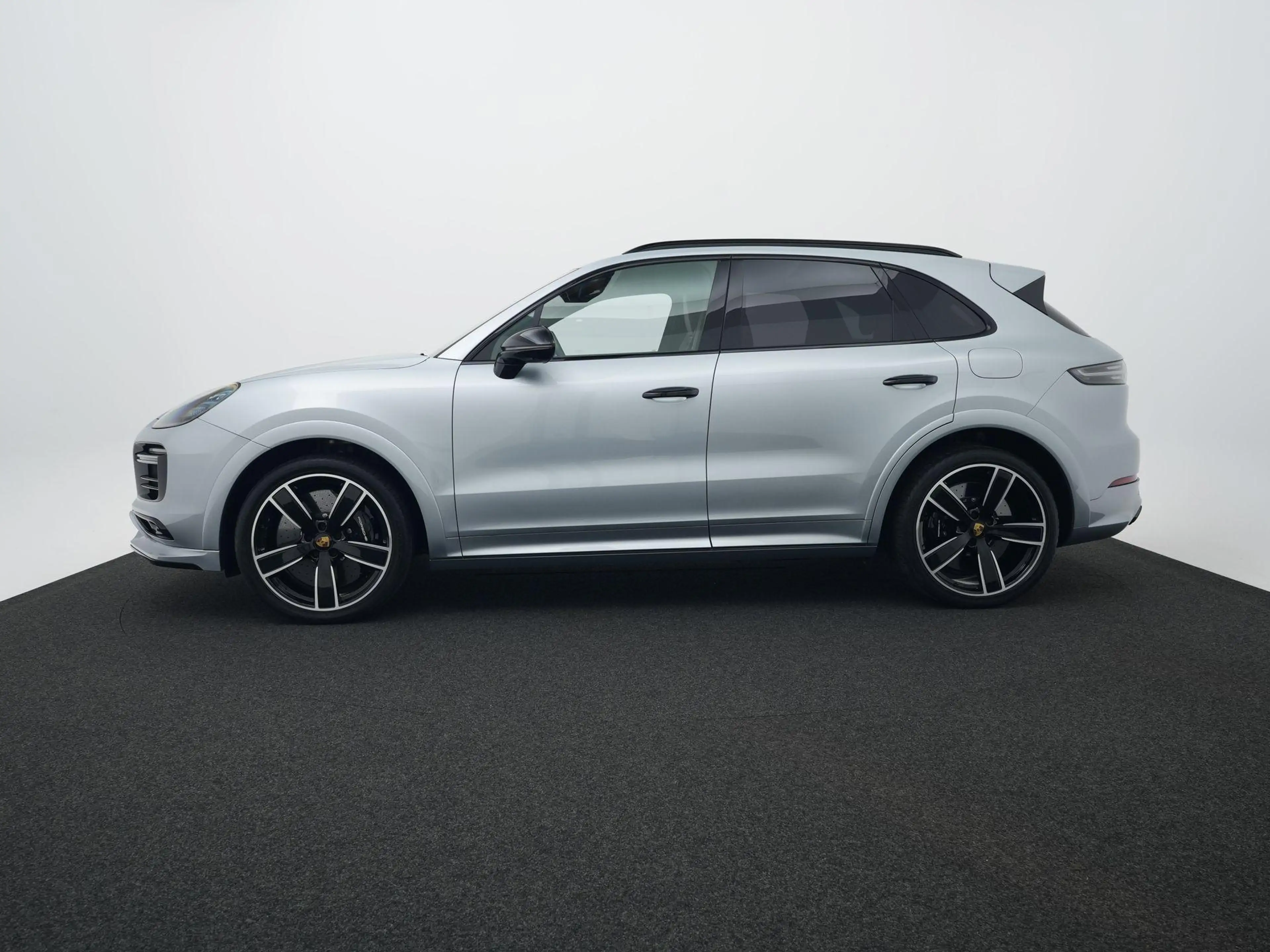 Porsche Cayenne Turbo S E-Hybrid — photo 2
