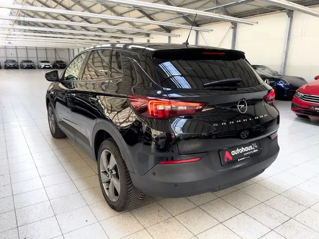 Opel Grandland view 4