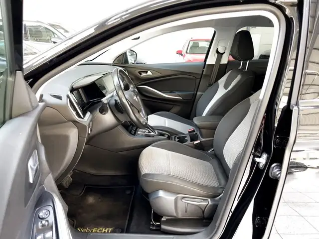 Opel Grandland view 8