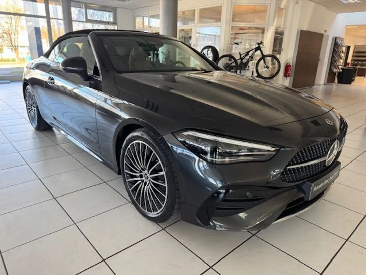 Mercedes-Benz CLE 200 4M AMG Line Adv+ Winter Memory Kamera Grau - 2