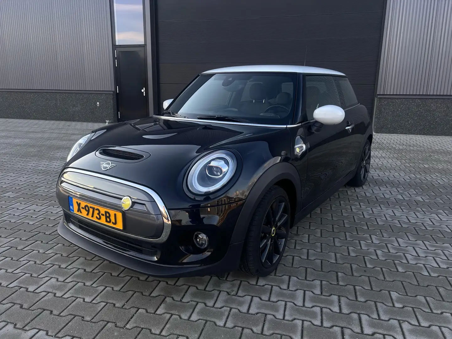 MINI Cooper SE Electric Essential 33 kWh | ECC | Navi | Half-Lede Zwart - 1