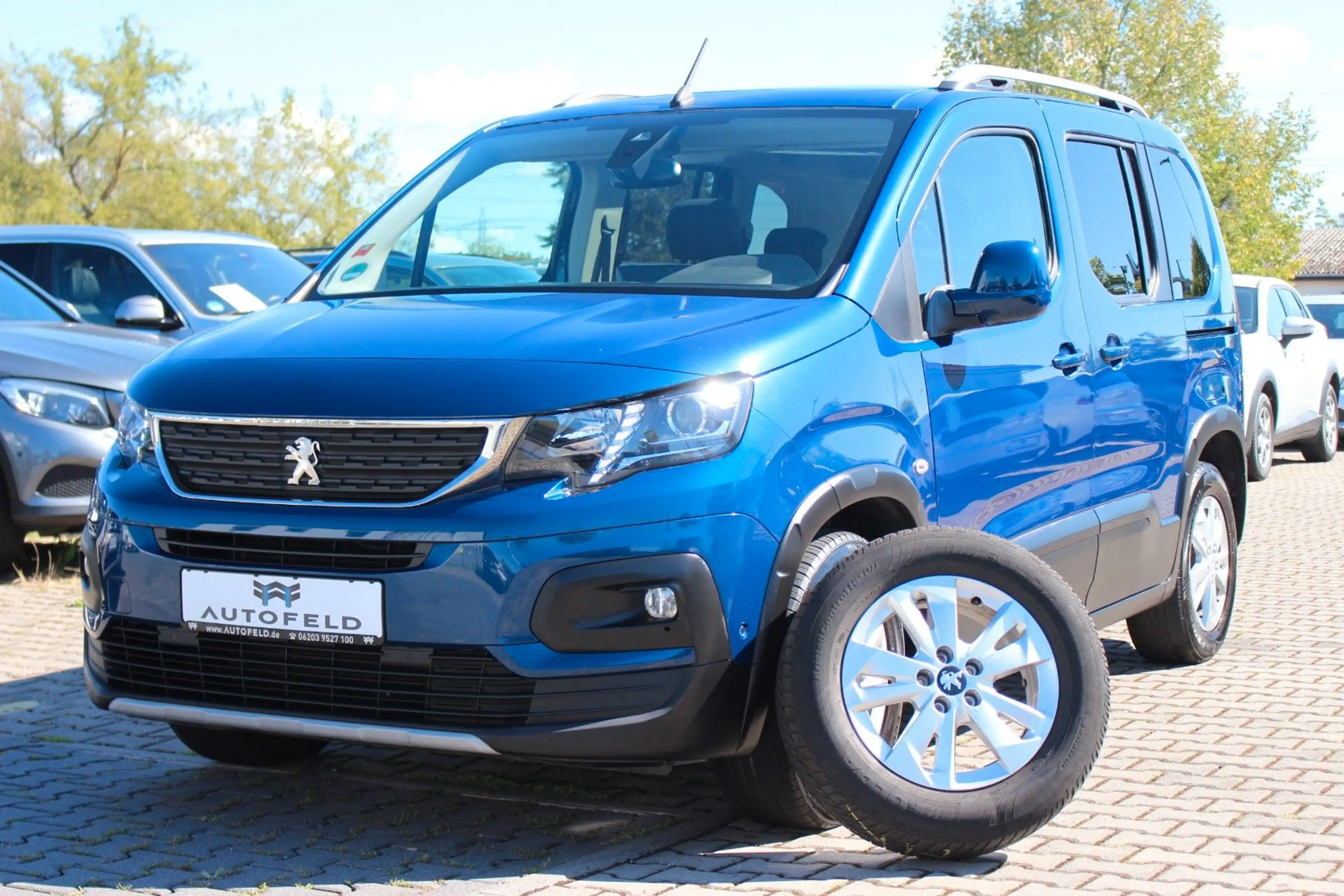 Peugeot Rifter 1.2/SHEFT/NAVI/360°CAM/CARPLAY/TEMP/AHK/ — photo 2