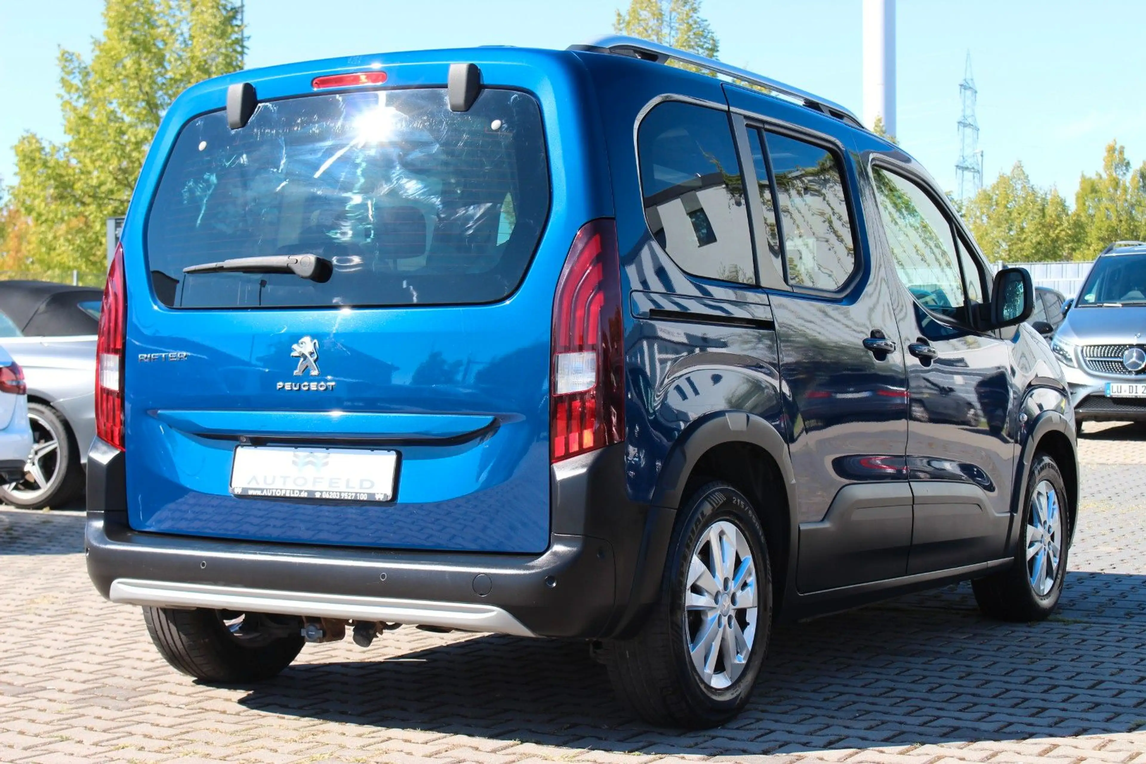 Peugeot Rifter 1.2/SHEFT/NAVI/360°CAM/CARPLAY/TEMP/AHK/ — photo 6