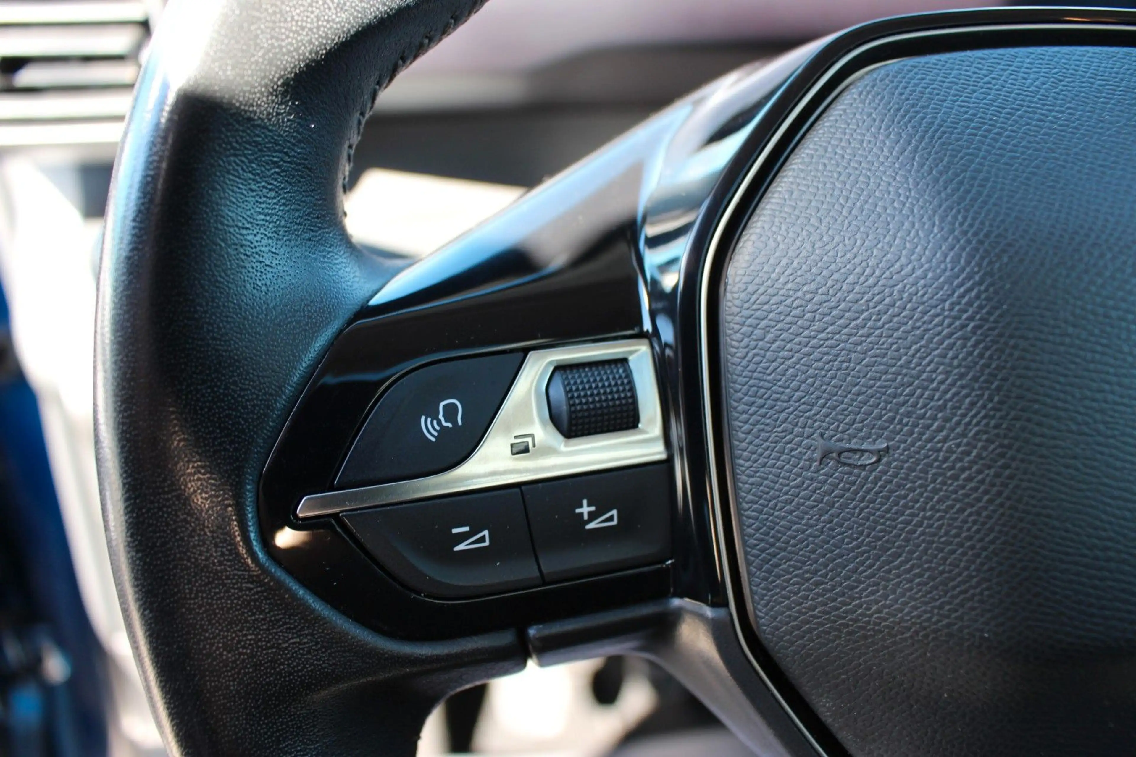 Peugeot Rifter 1.2/SHEFT/NAVI/360°CAM/CARPLAY/TEMP/AHK/ — photo 14