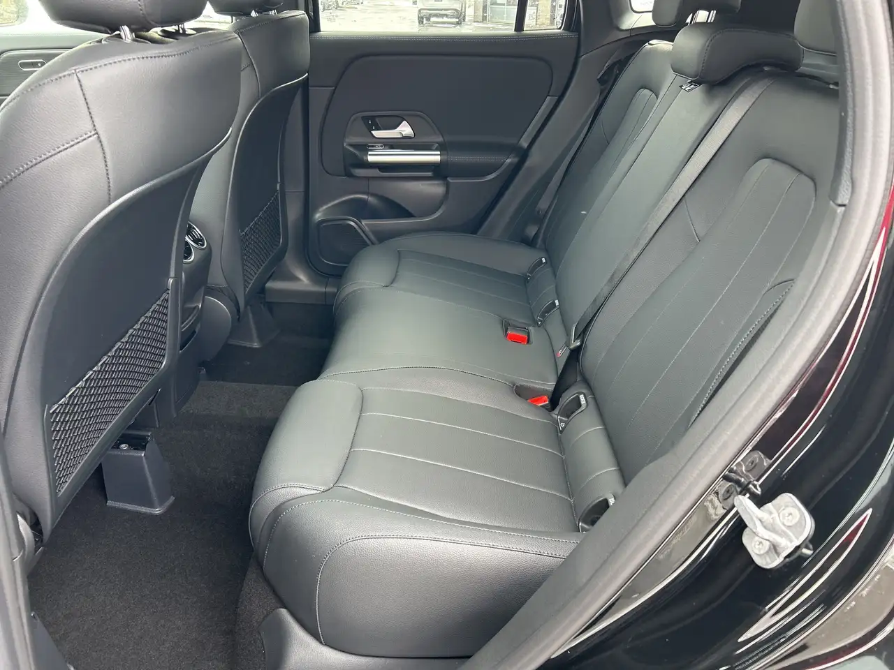 Mercedes-Benz GLA снимка Mercedes-Benz GLA