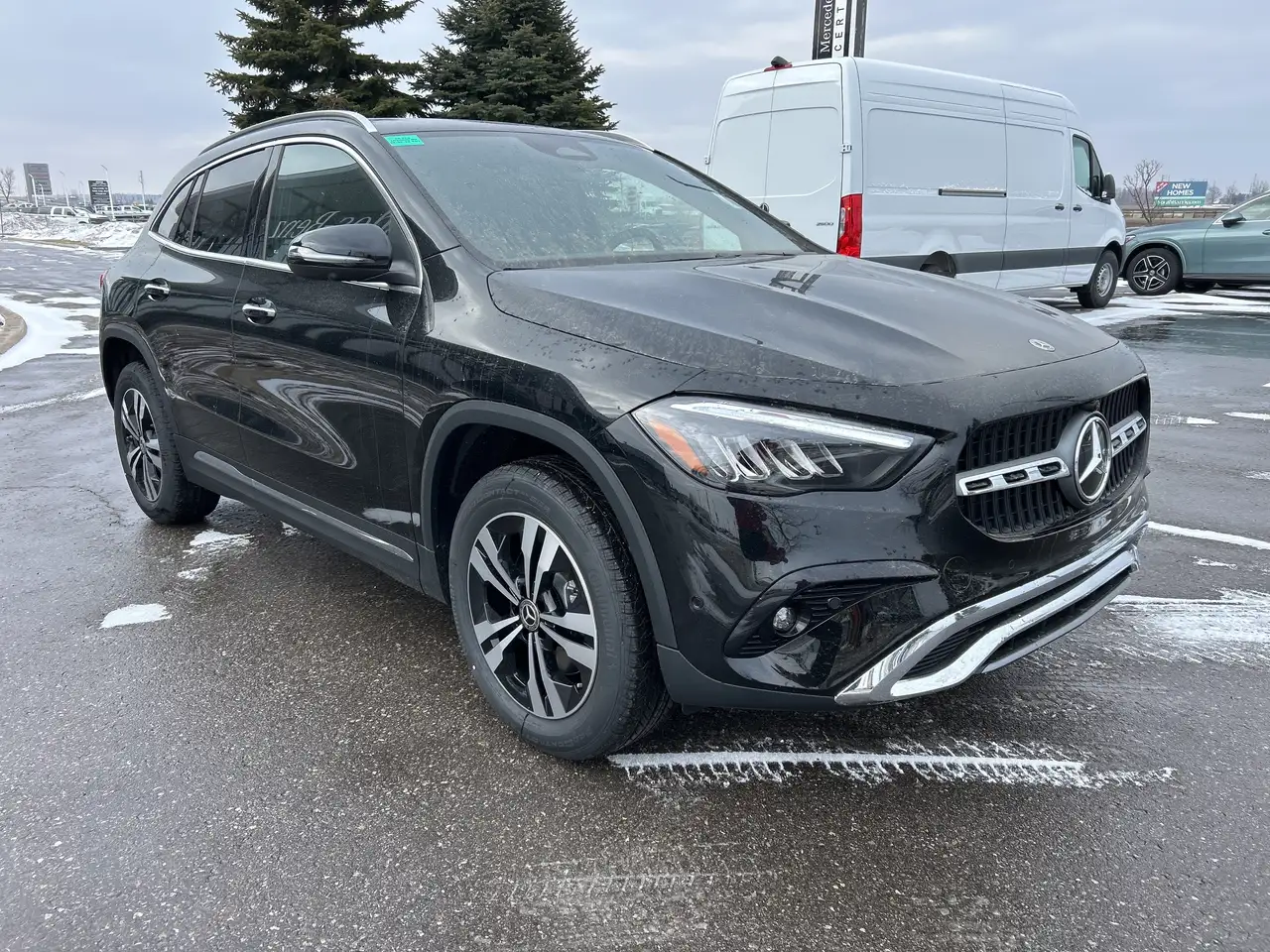 Mercedes-Benz GLA снимка Mercedes-Benz GLA