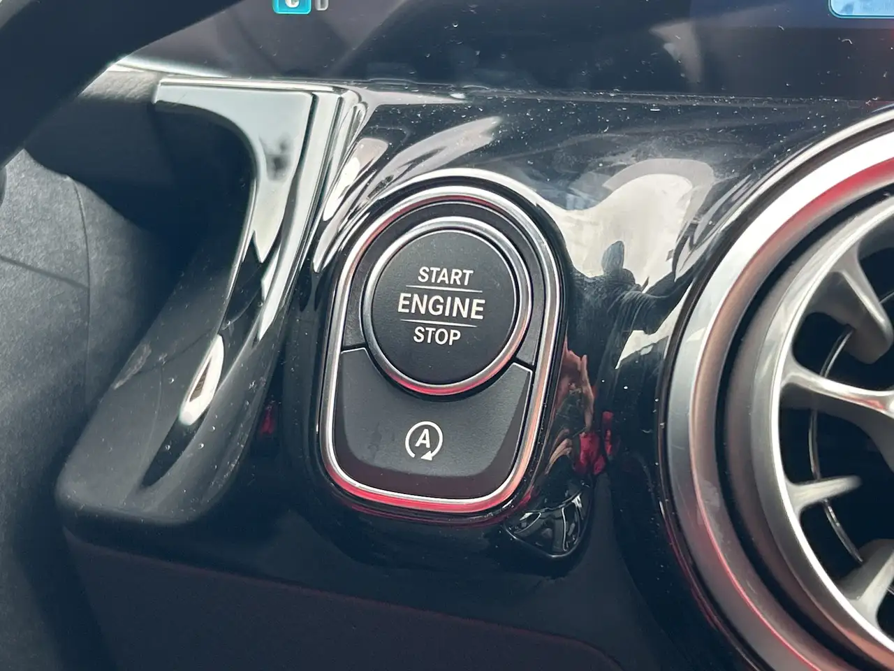 Mercedes-Benz GLA снимка Mercedes-Benz GLA