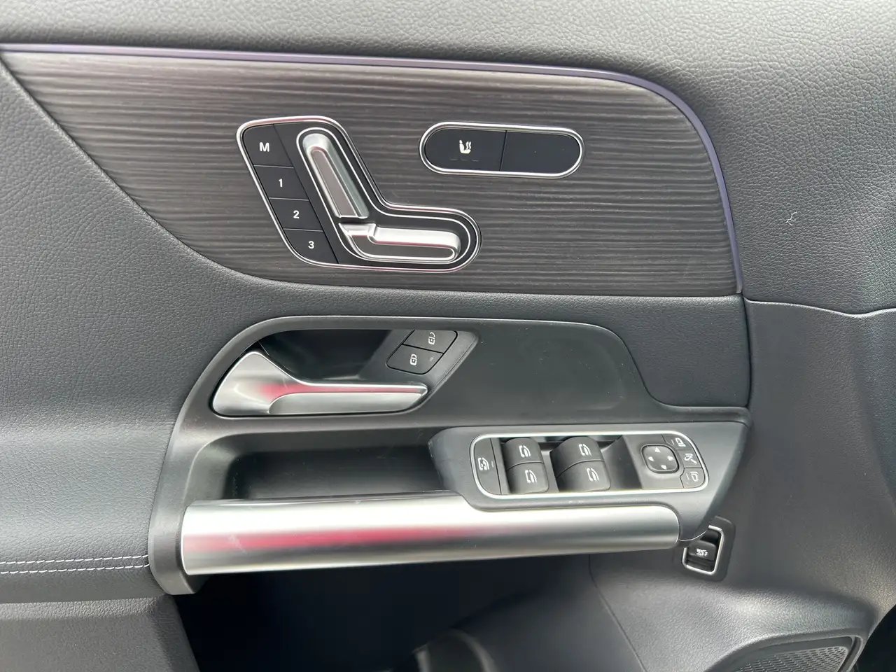 Mercedes-Benz GLA снимка Mercedes-Benz GLA