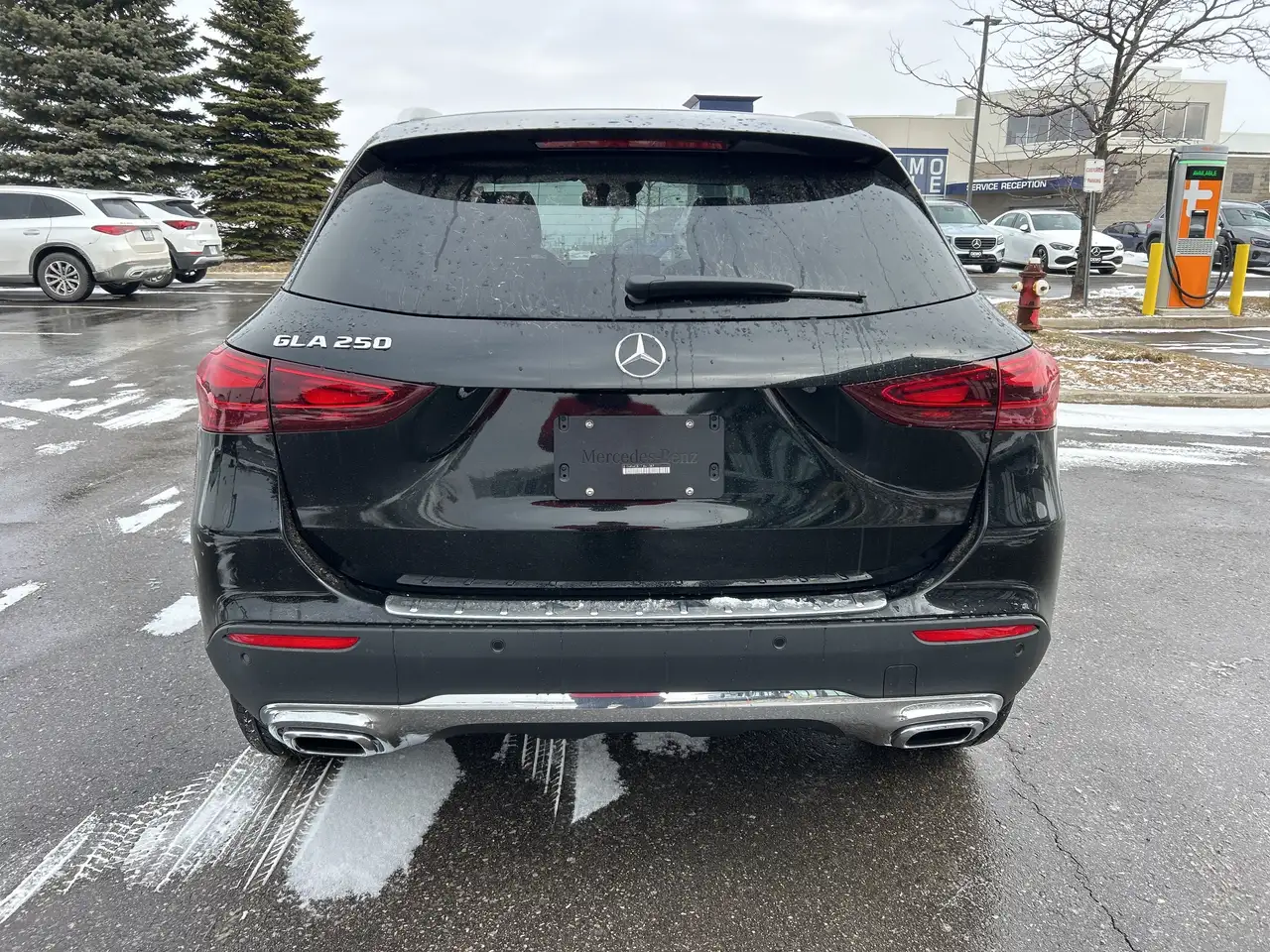 Mercedes-Benz GLA снимка Mercedes-Benz GLA