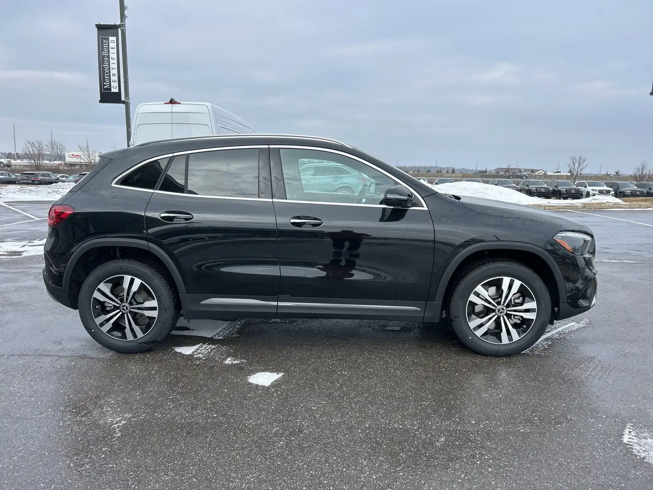 Mercedes-Benz GLA снимка Mercedes-Benz GLA